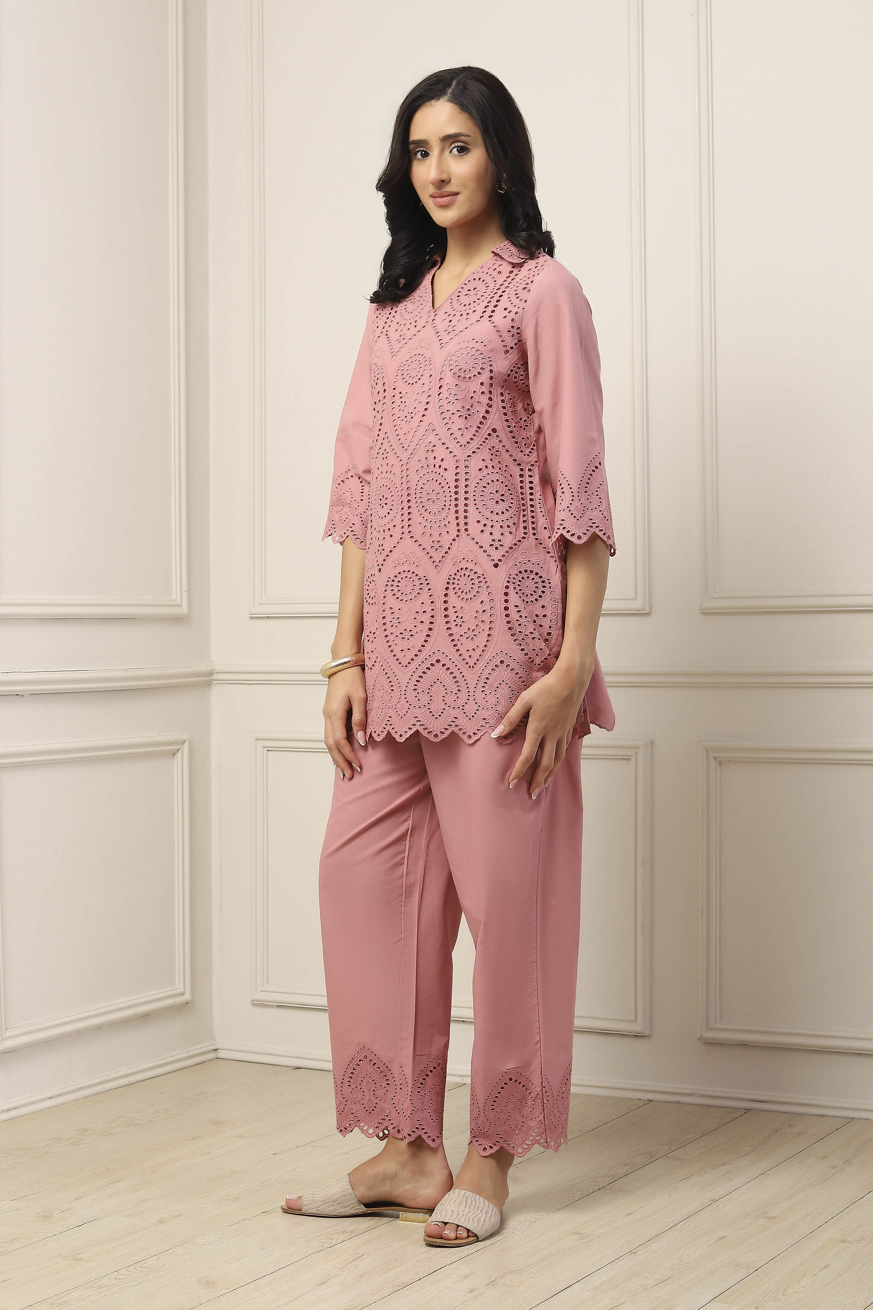 Dusky Pink Cotton Schiffli Straight Suit Set image number 3