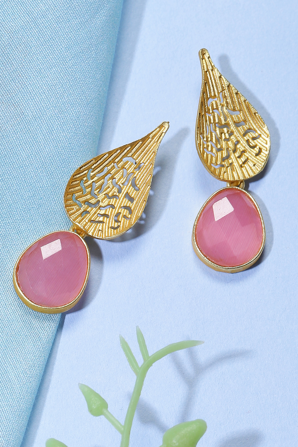 Pink Earrings image number 0