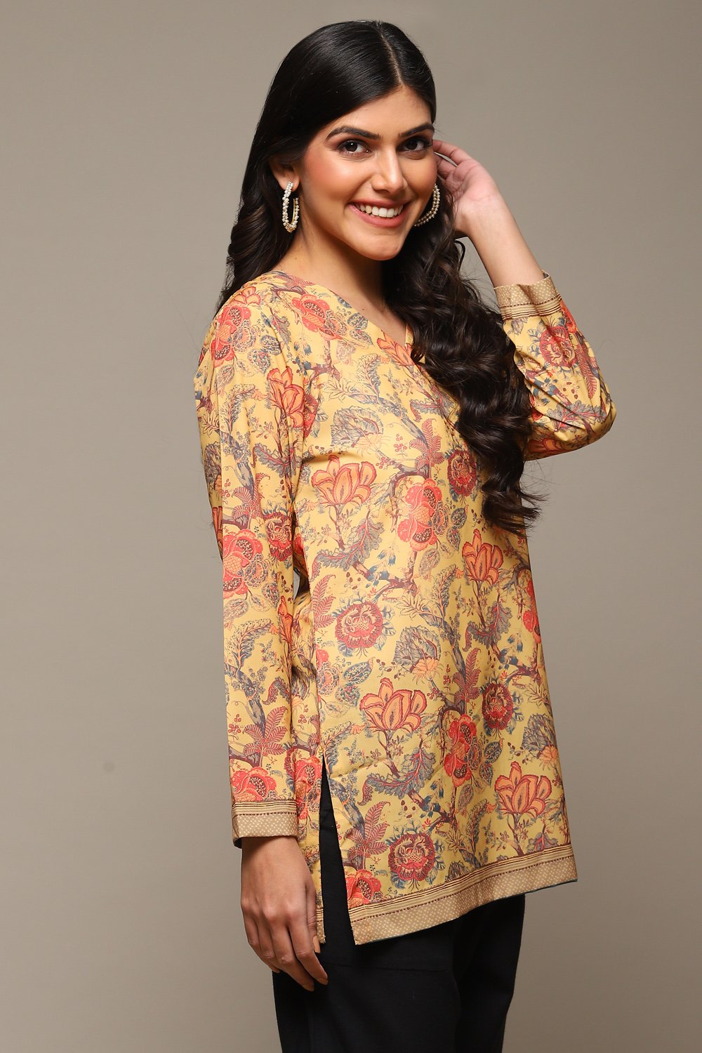 Mustard Cotton Blend Printed Kurti image number 3