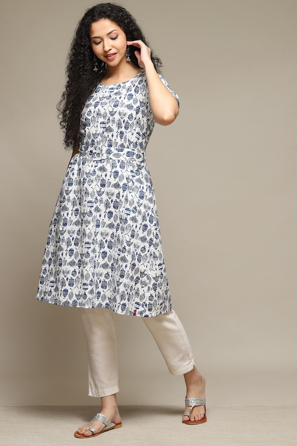 Coral Red Rayon Straight Printed Kurta image number 2