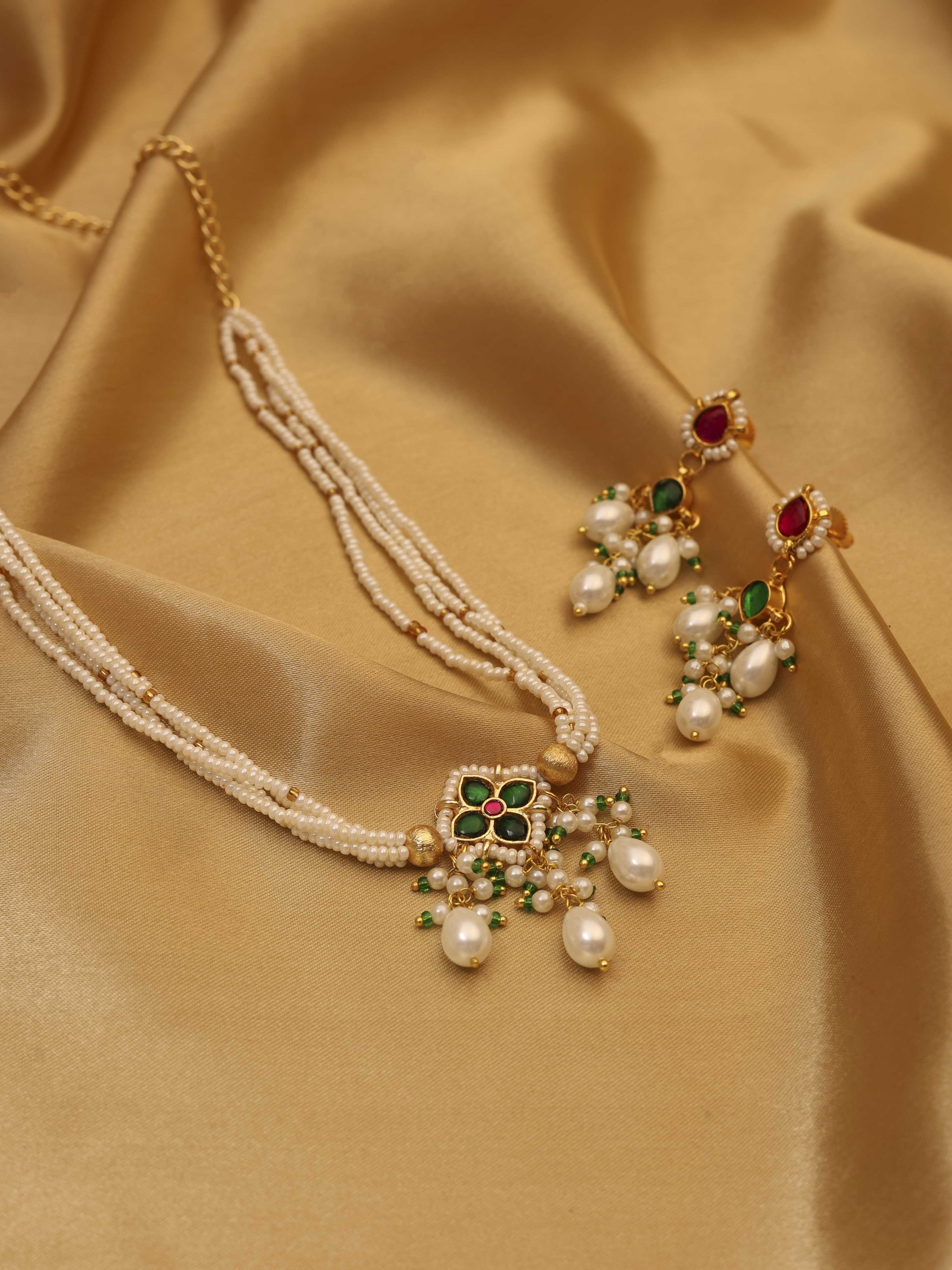 White & Green Gold Plated Brass Beaded Jewellry Set image number 0