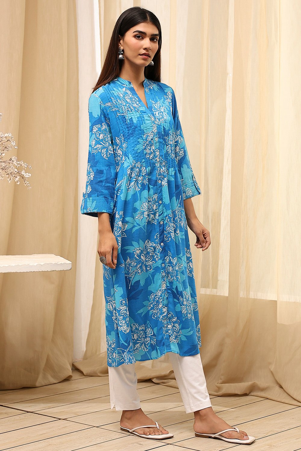 Blue Floral Printed Straight Kurta image number 3
