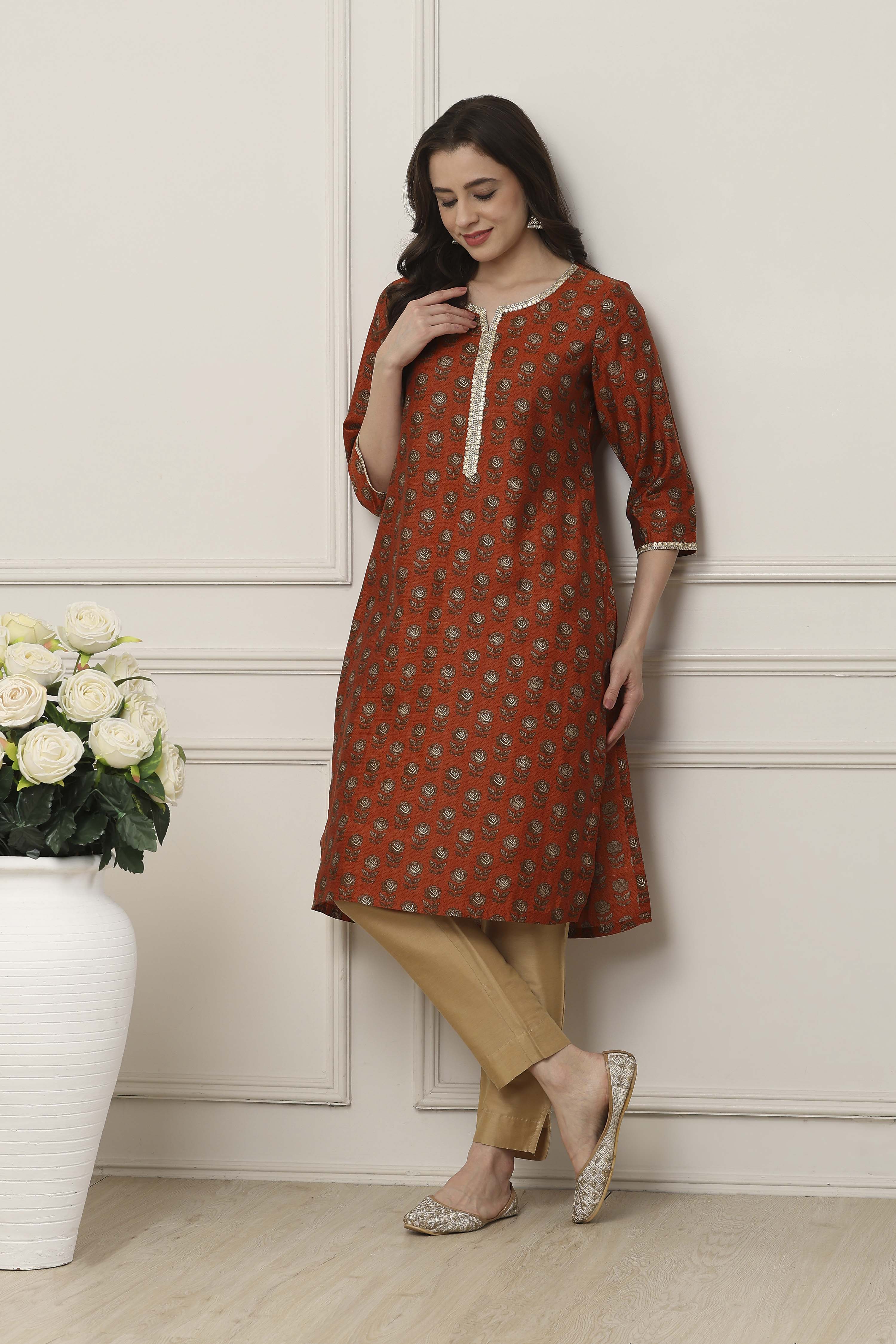 Orange All-Over Floral Printed Straight Kurta image number 0