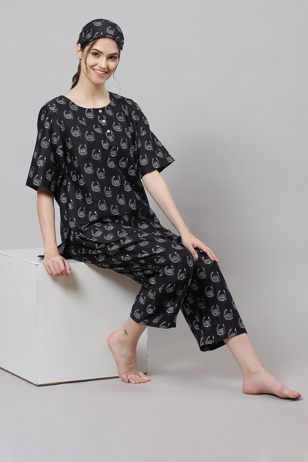 Black Straight Cotton Three Piece Printed Sleepwear Set image number 0