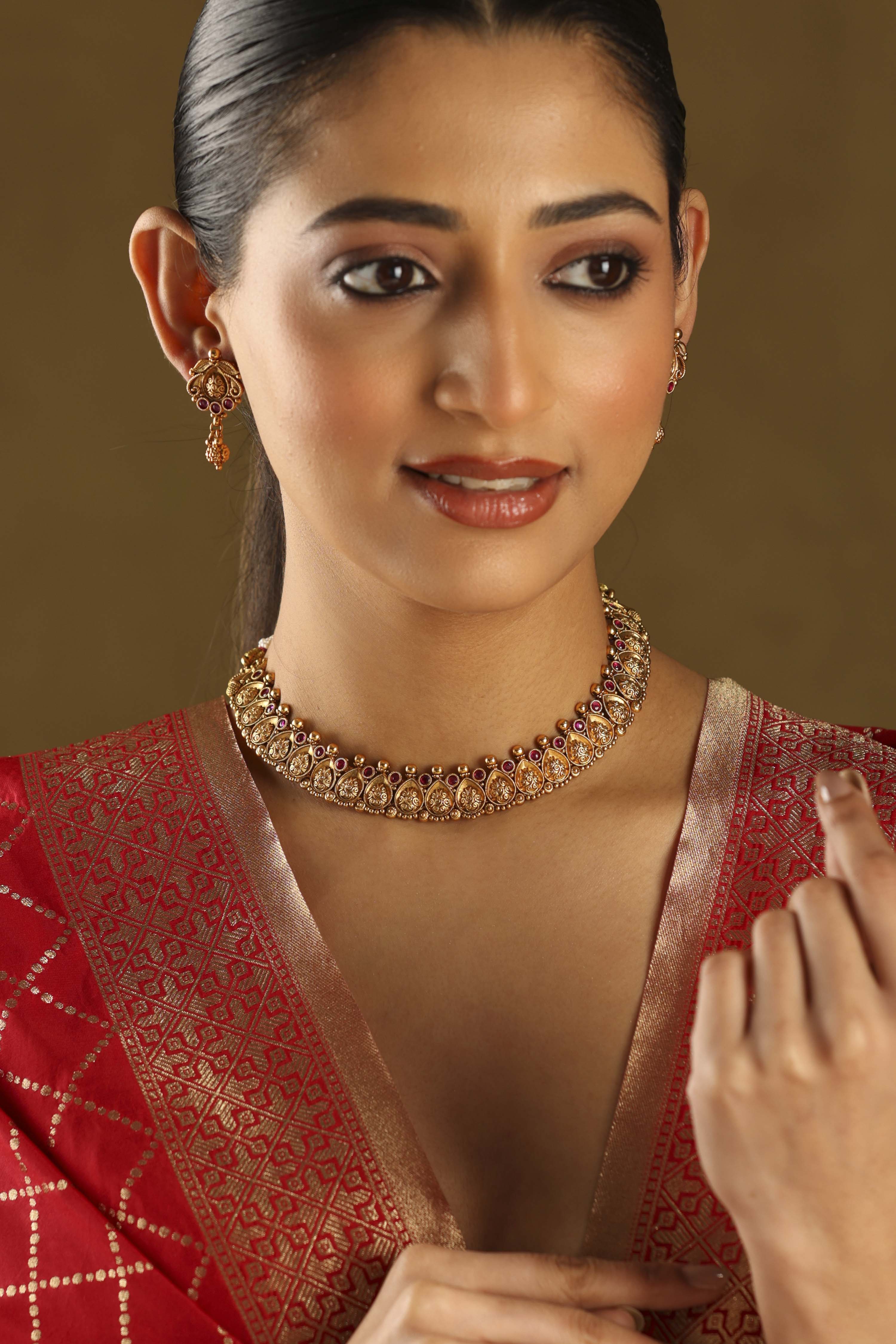 Gold Brass Necklace Set image number 3