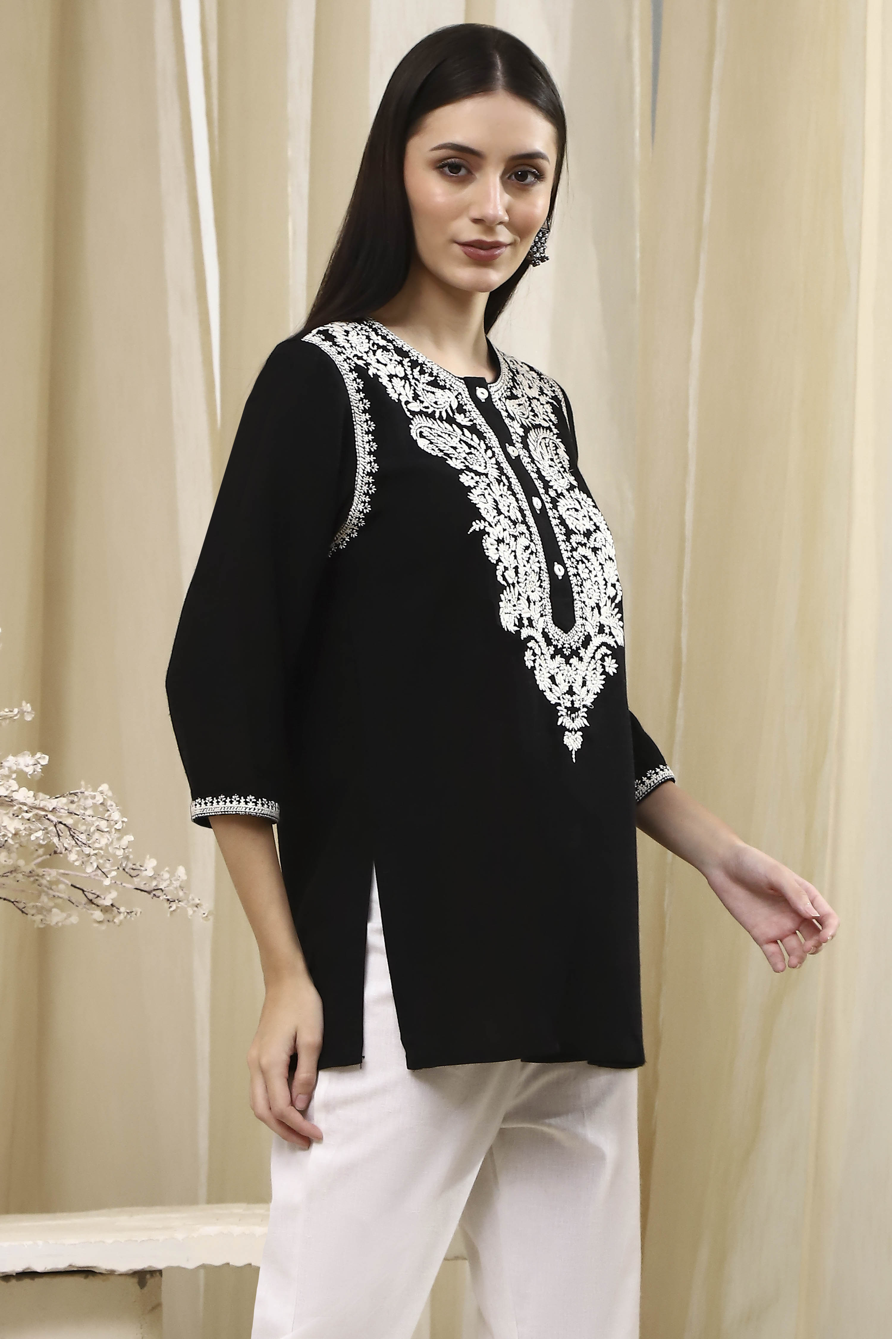 Black Embroidered Straight Short Kurta image number 4