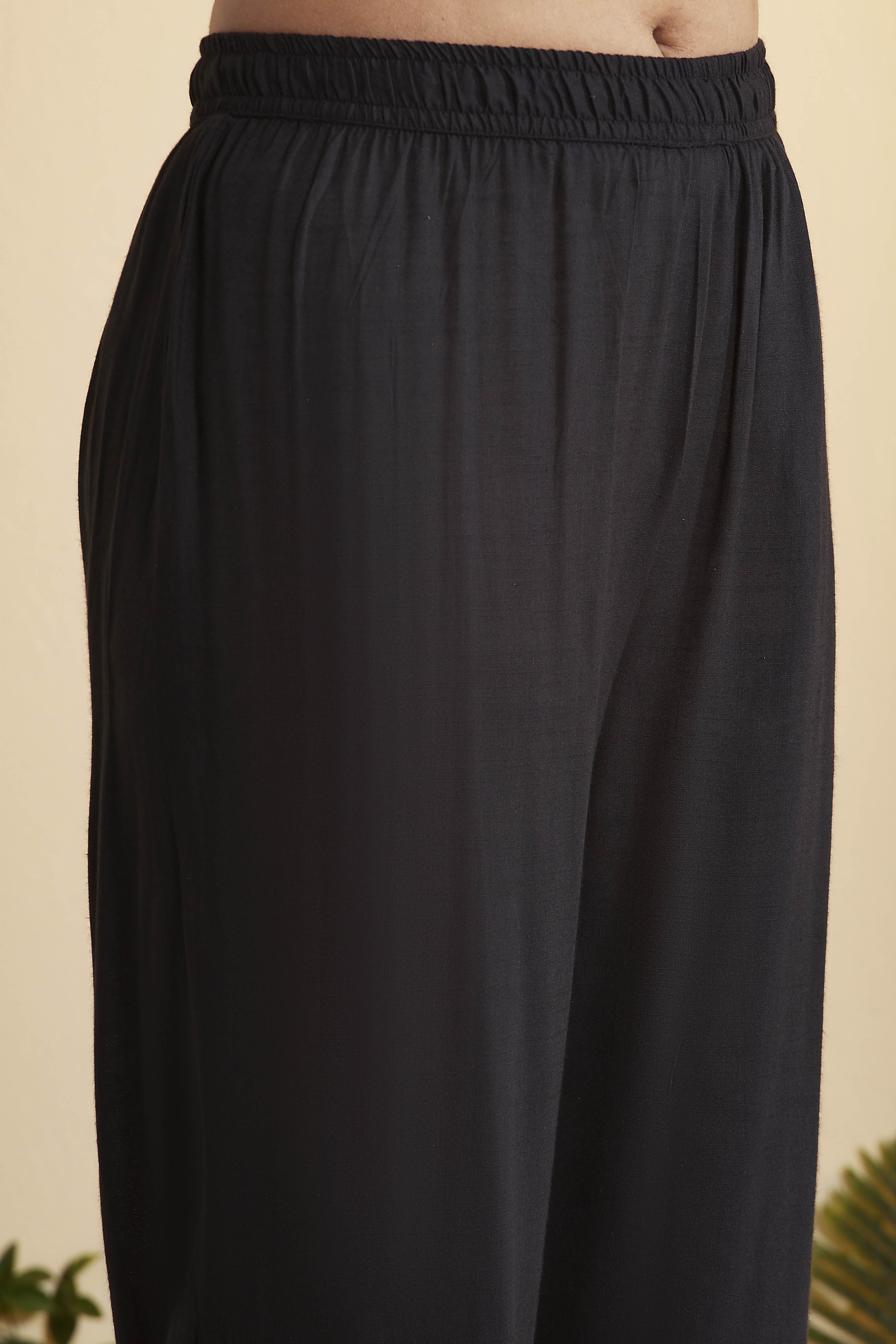 Black Viscose Blend Straight Suit Set image number 2