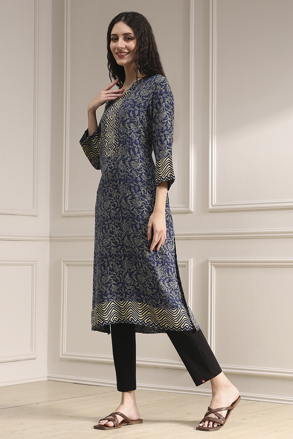 Blue Printed Straight Kurta image number 2