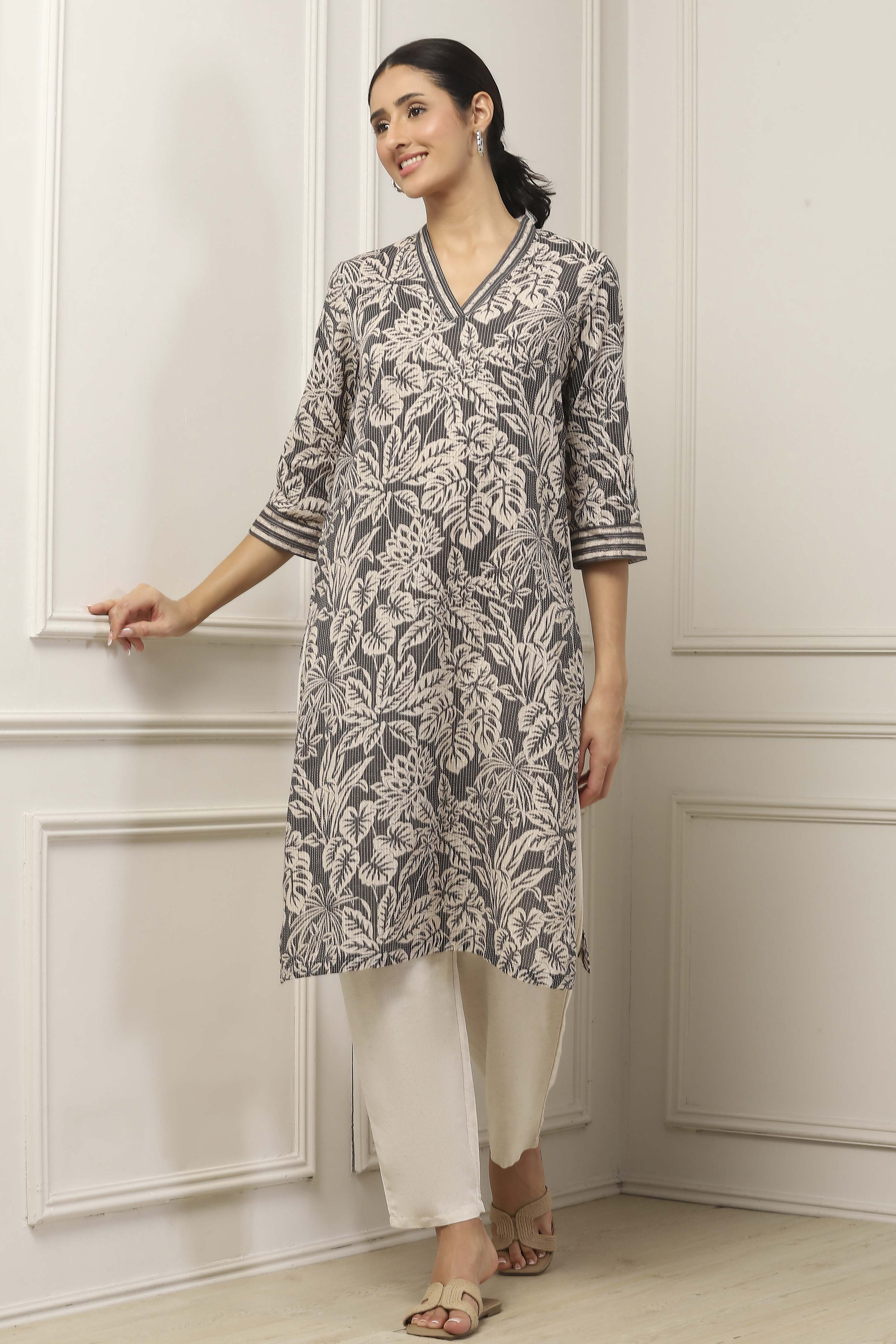 Grey & White Cotton Floral Printed Straight Kurta image number 0