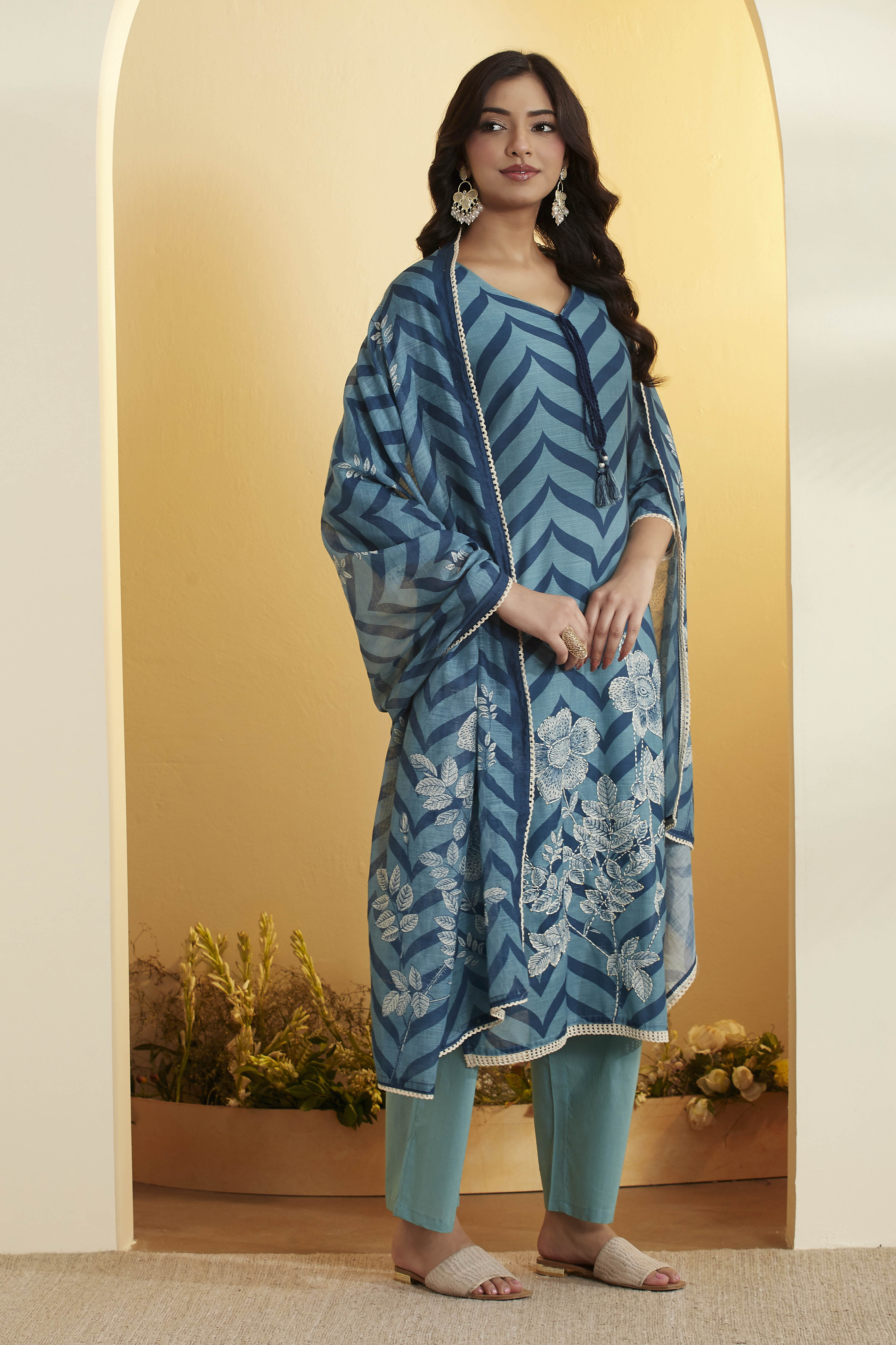 Teal Floral Printed Poly Linen Kurta Set image number 4