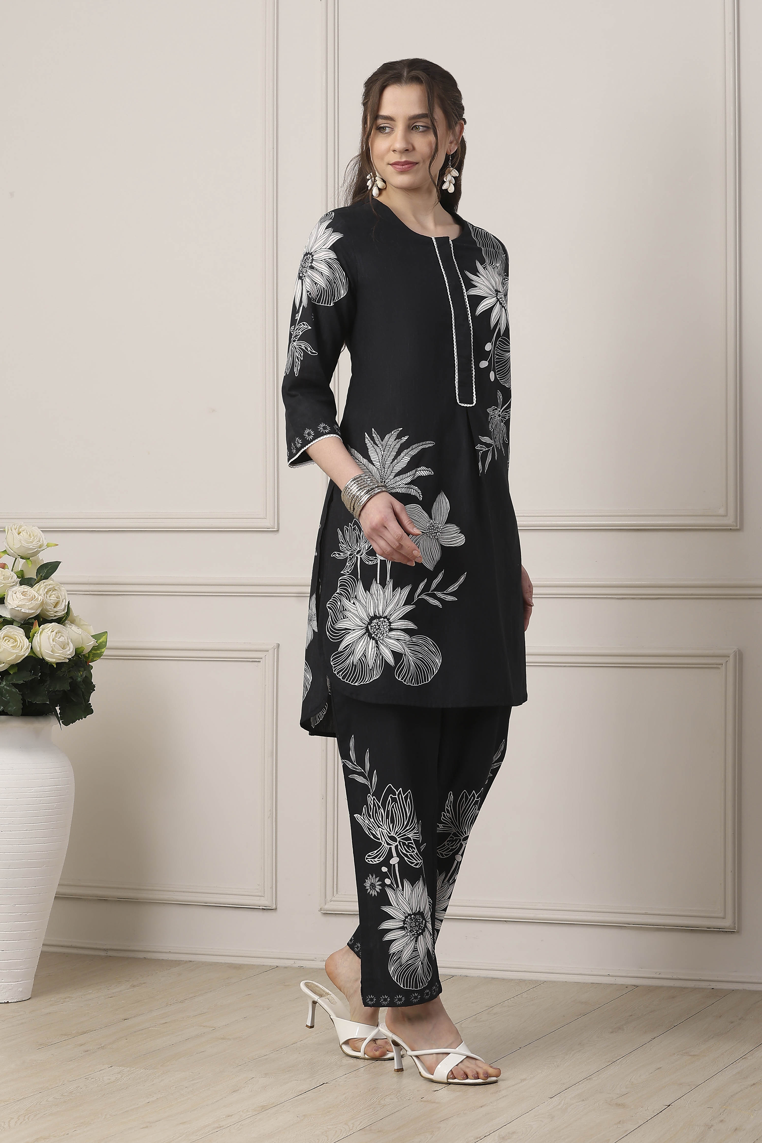 Blue Cotton Floral Printed Straight Suit Set image number 5