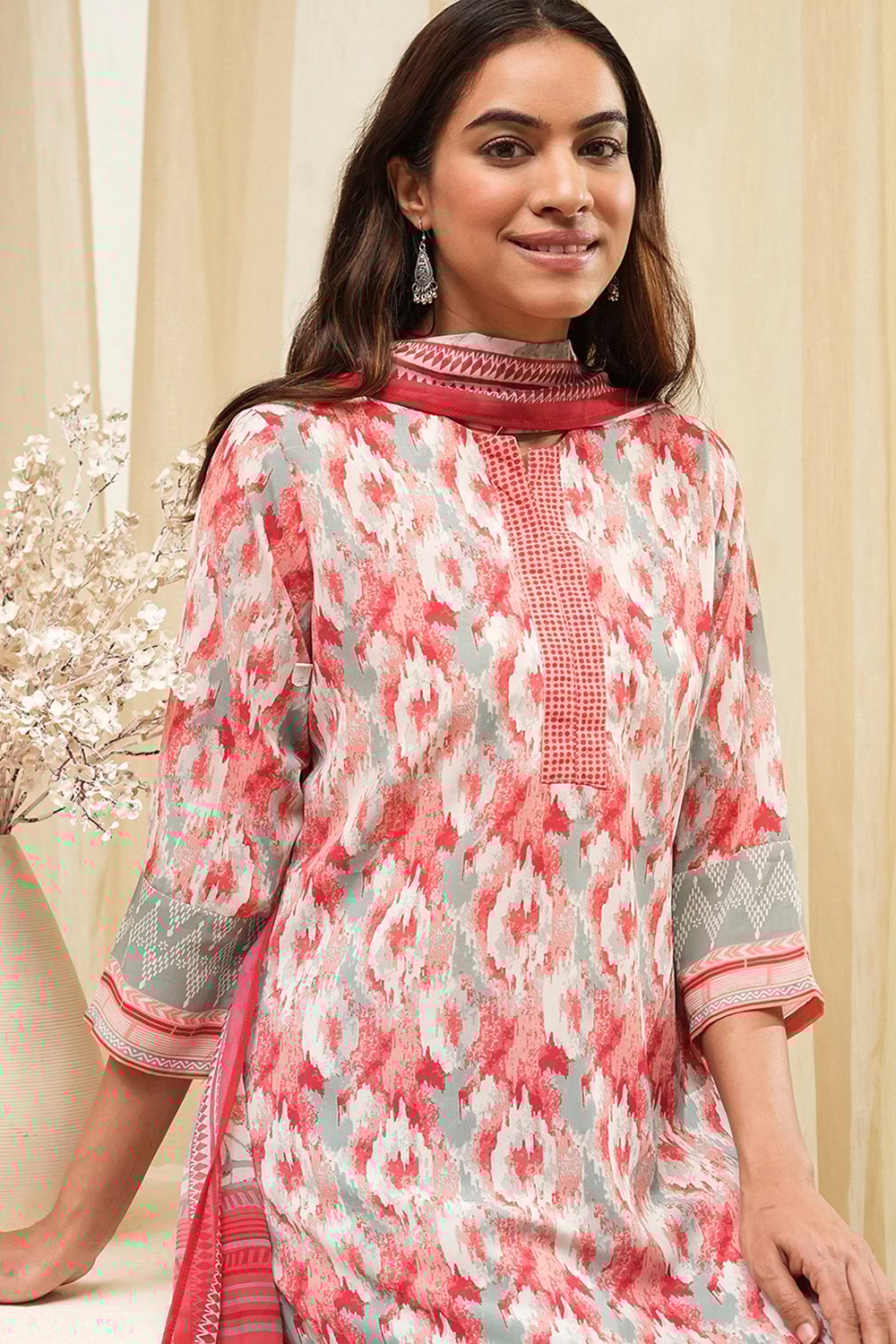 Off White Art Silk Straight Kurta Pant Suit Set image number 6