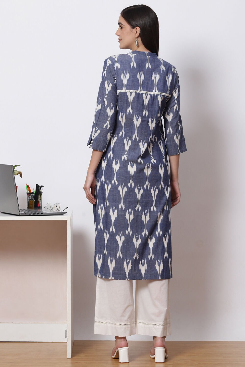 Blue & White Cotton woven 2 Piece Set image number 4