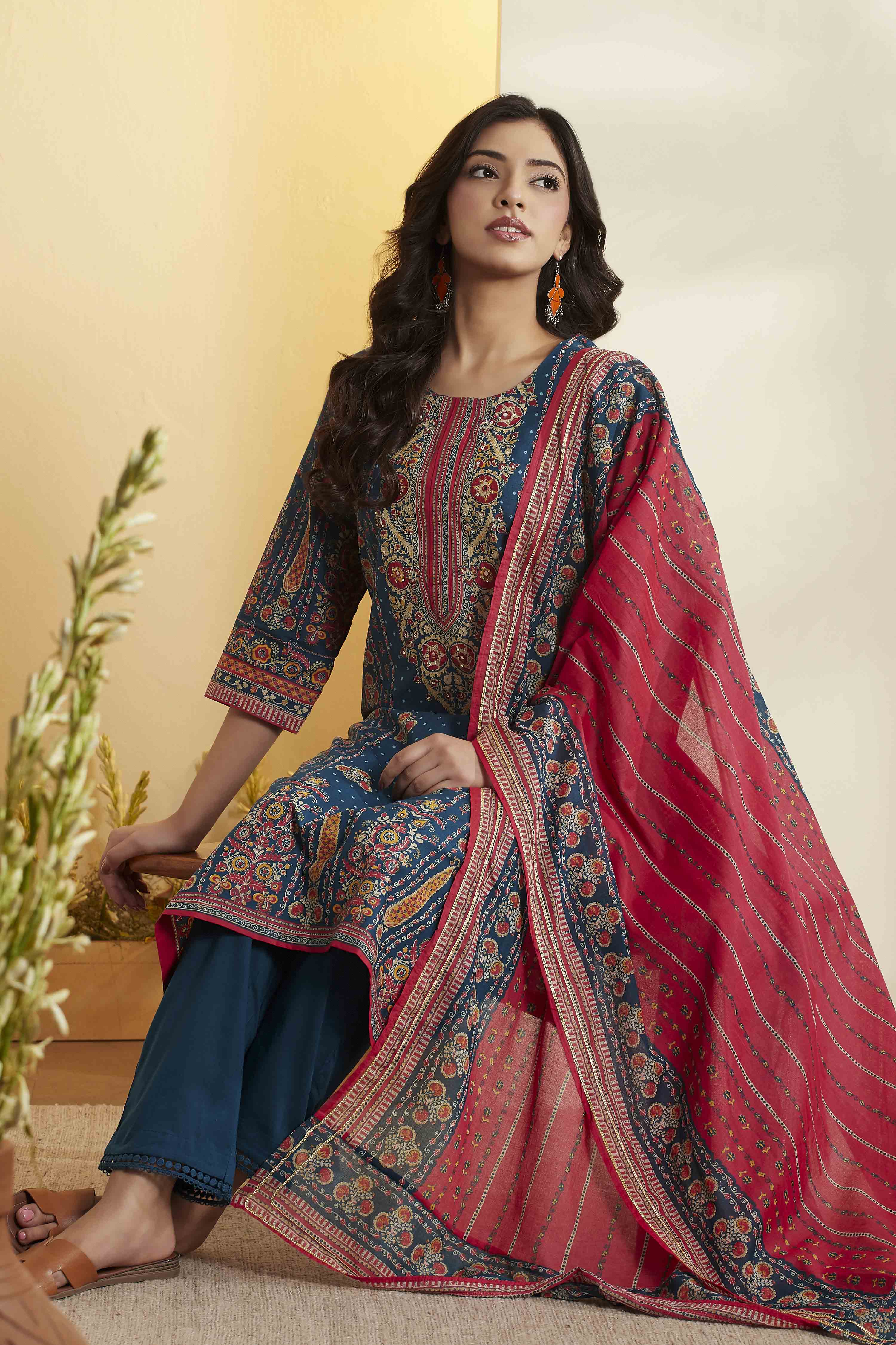 Beige & Red Cotton Printed Straight Kurta image number 0