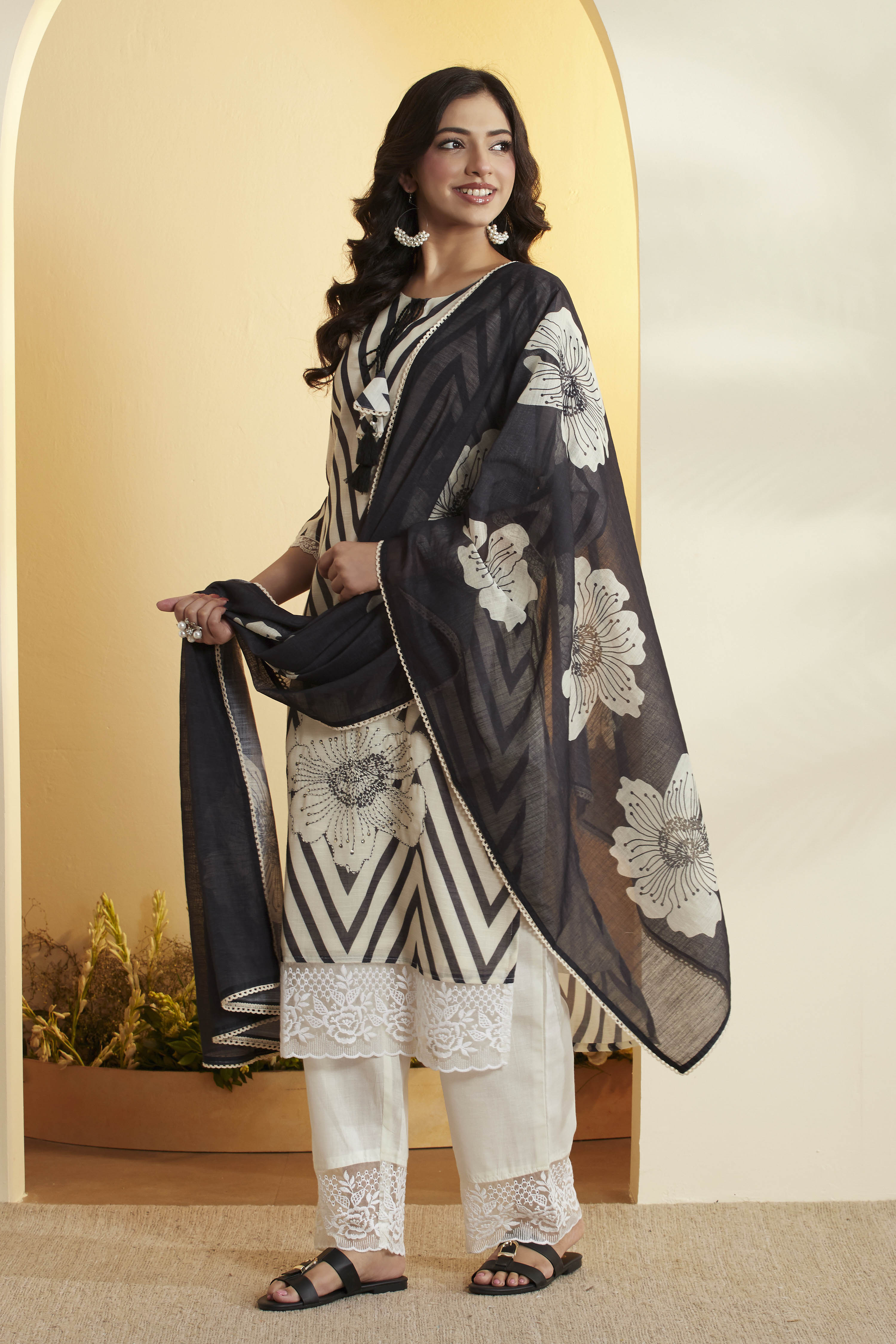 Black & White Printed Cotton Straight Kurta Set image number 3