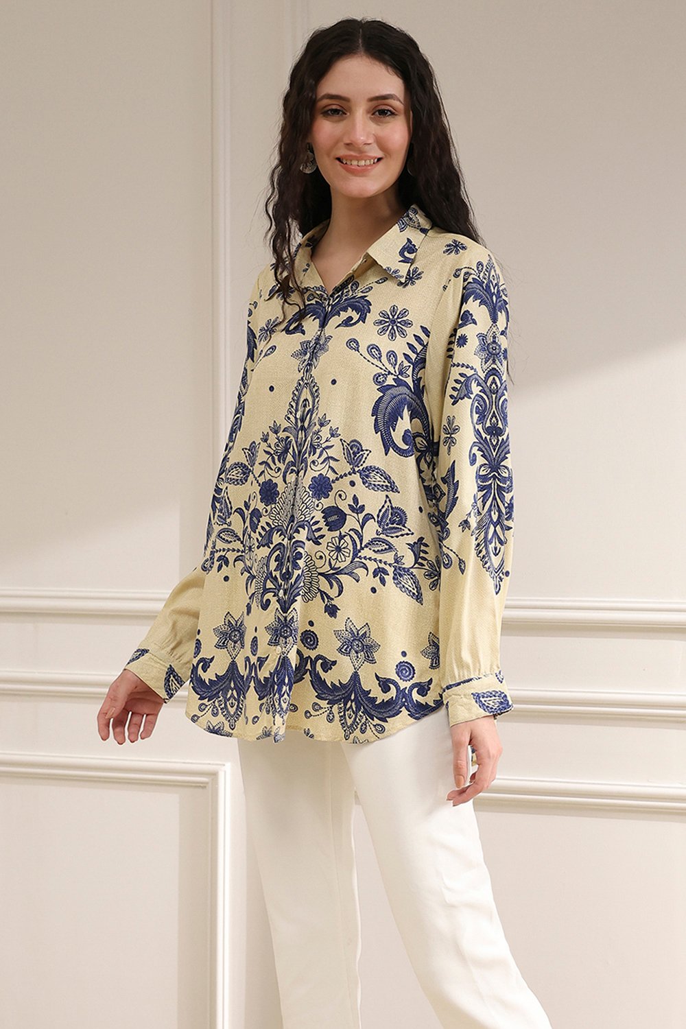 Off-White and Blue Printed Relaxed Fit Shirt image number 2