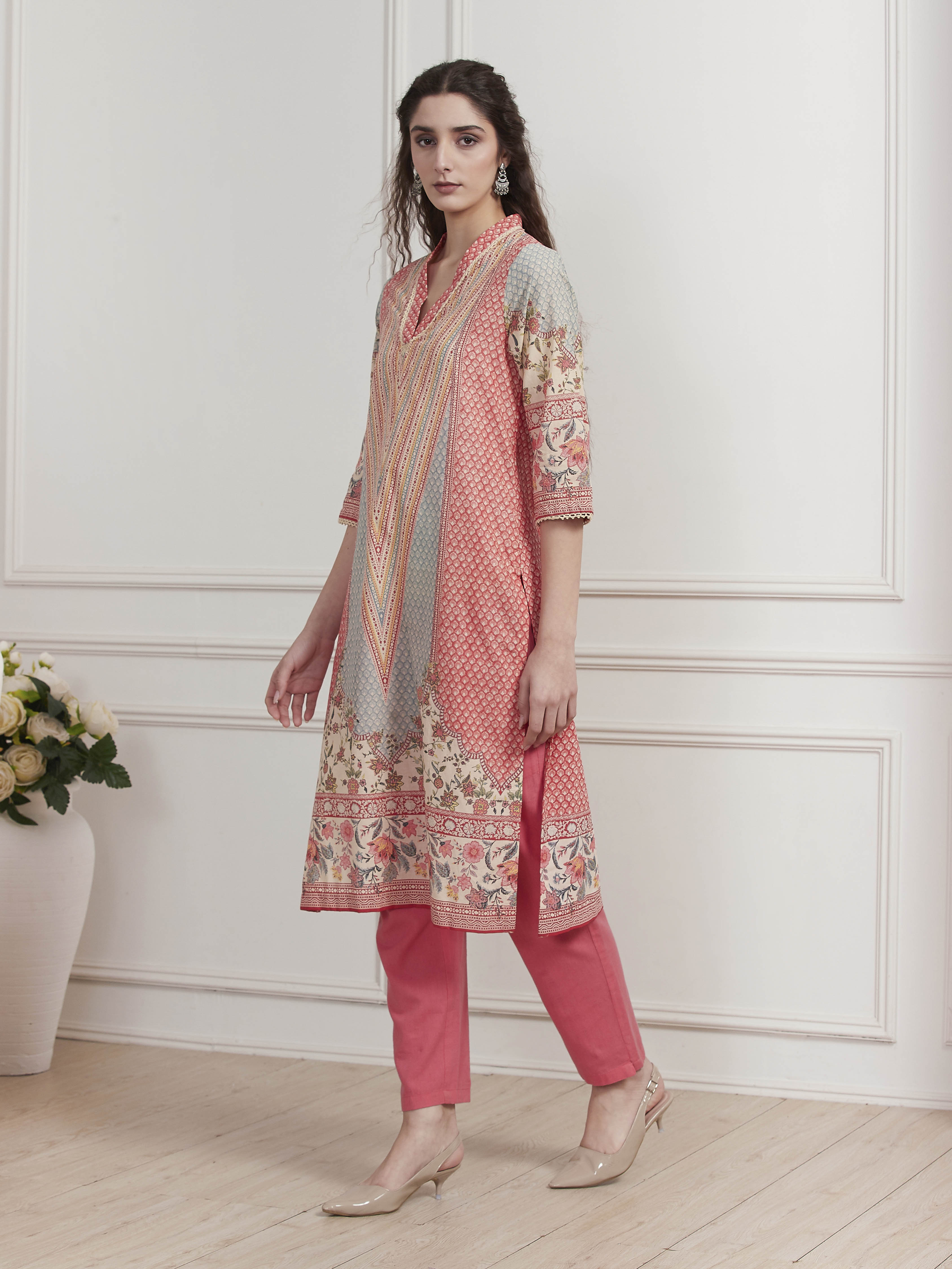 Red Cotton Printed Straight Kurta image number 2