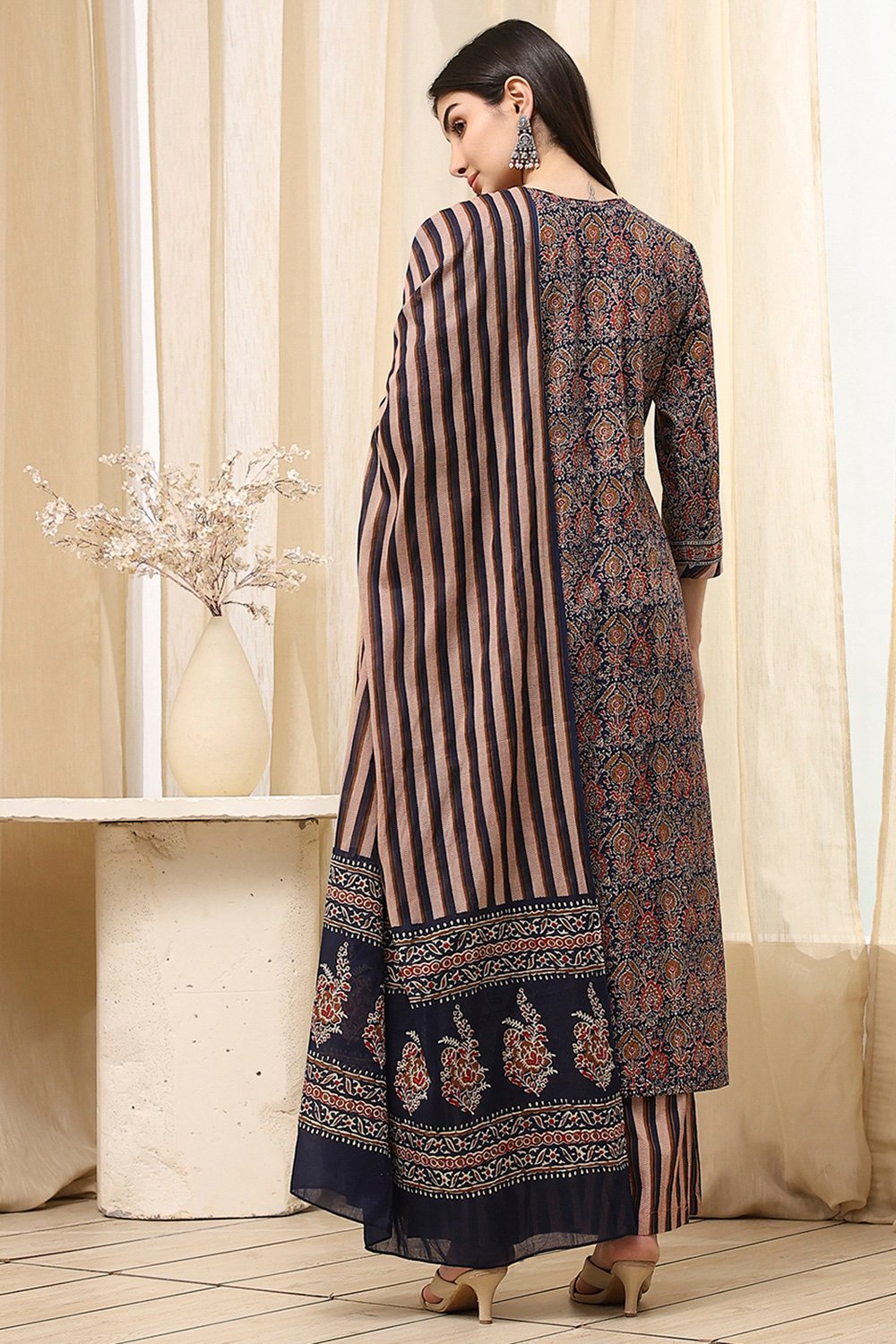 Green Cotton Floral Printed Unstitched Suit Set image number 5
