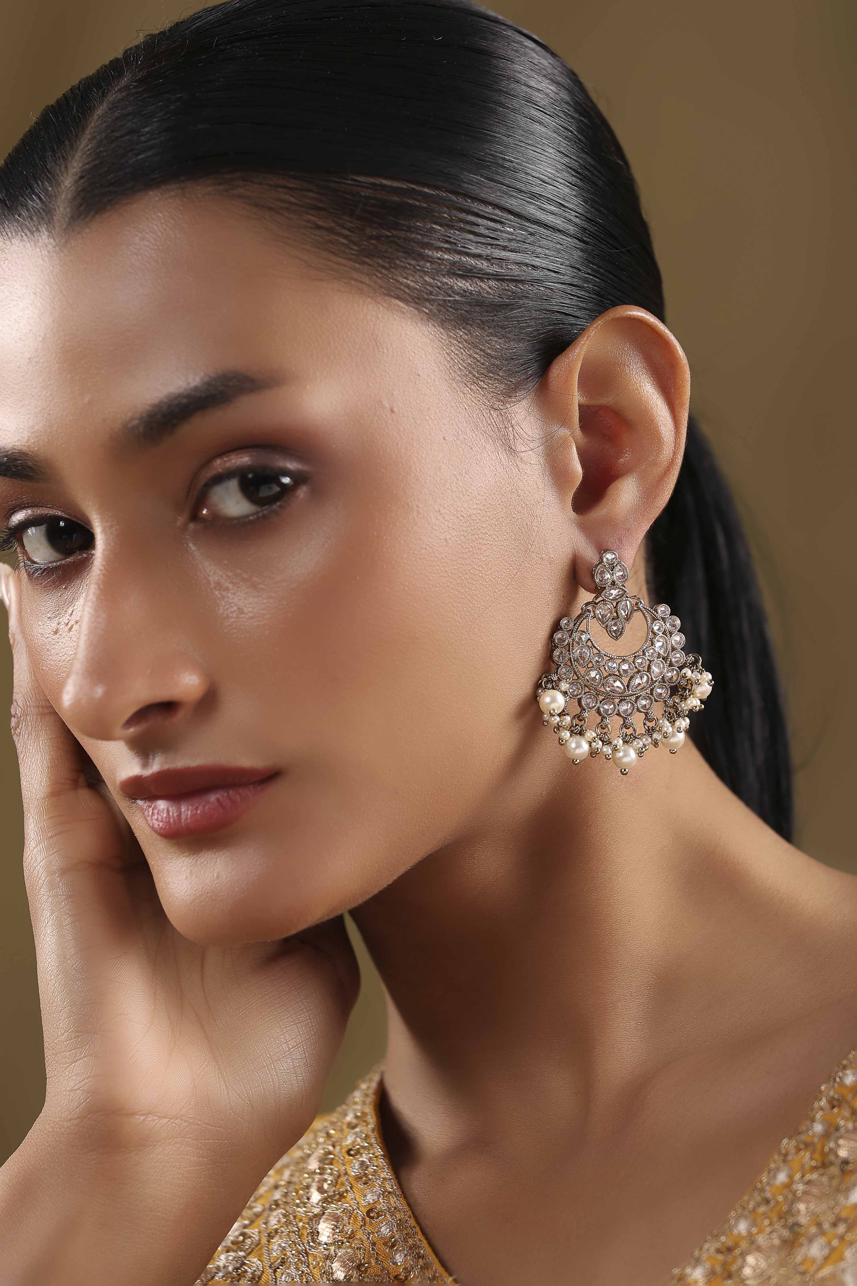 White Alloy Chaandbali image number 3