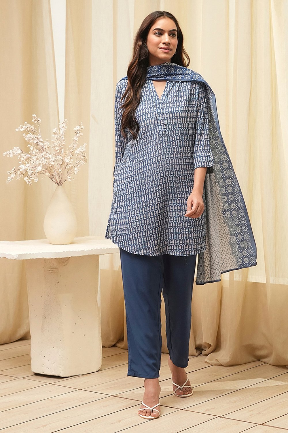 Grey & Pink Art Silk Straight Kurta Pant Suit Set image number 6
