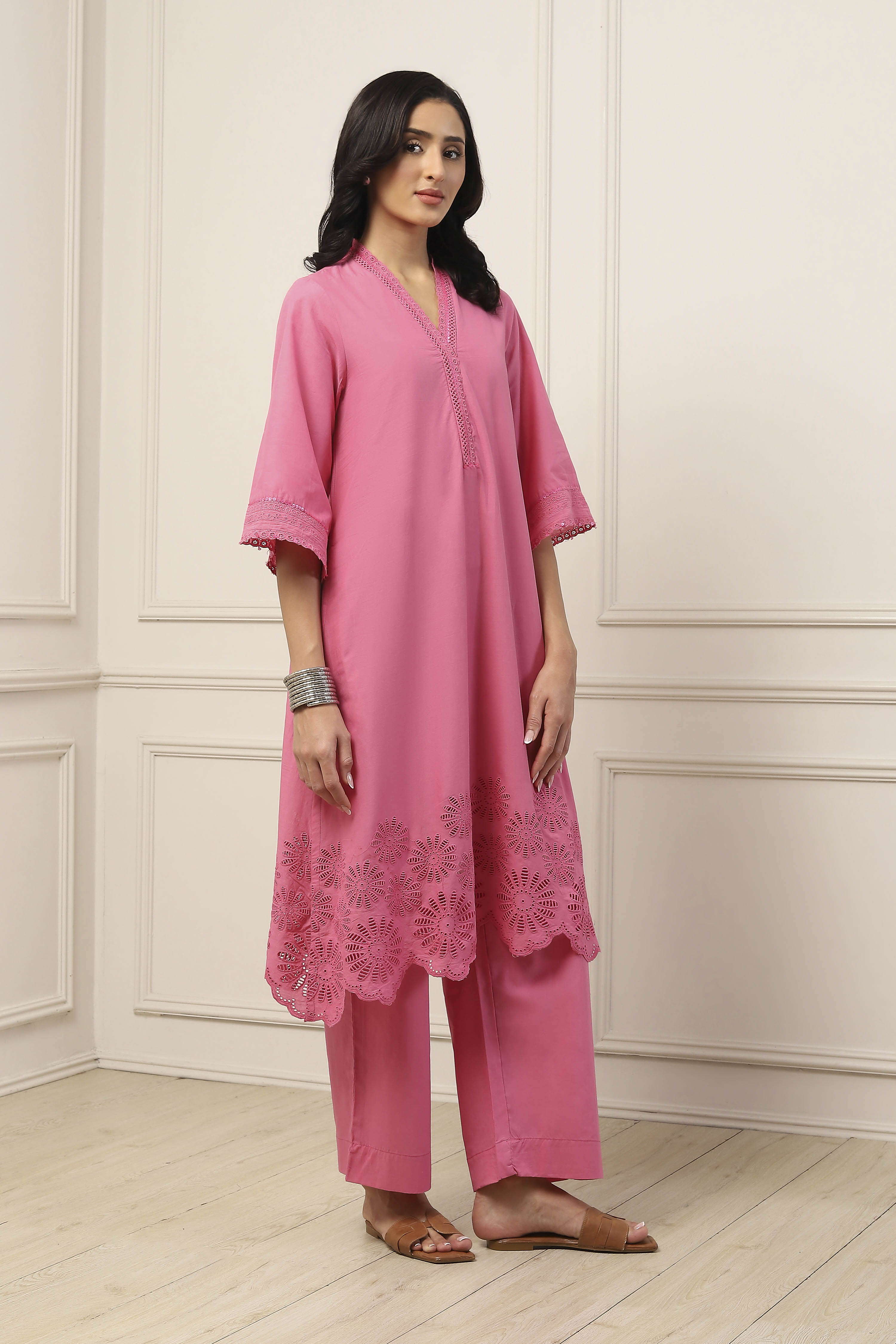 Pink Cotton Solid Floral Cutwork Straight Suit Set image number 5