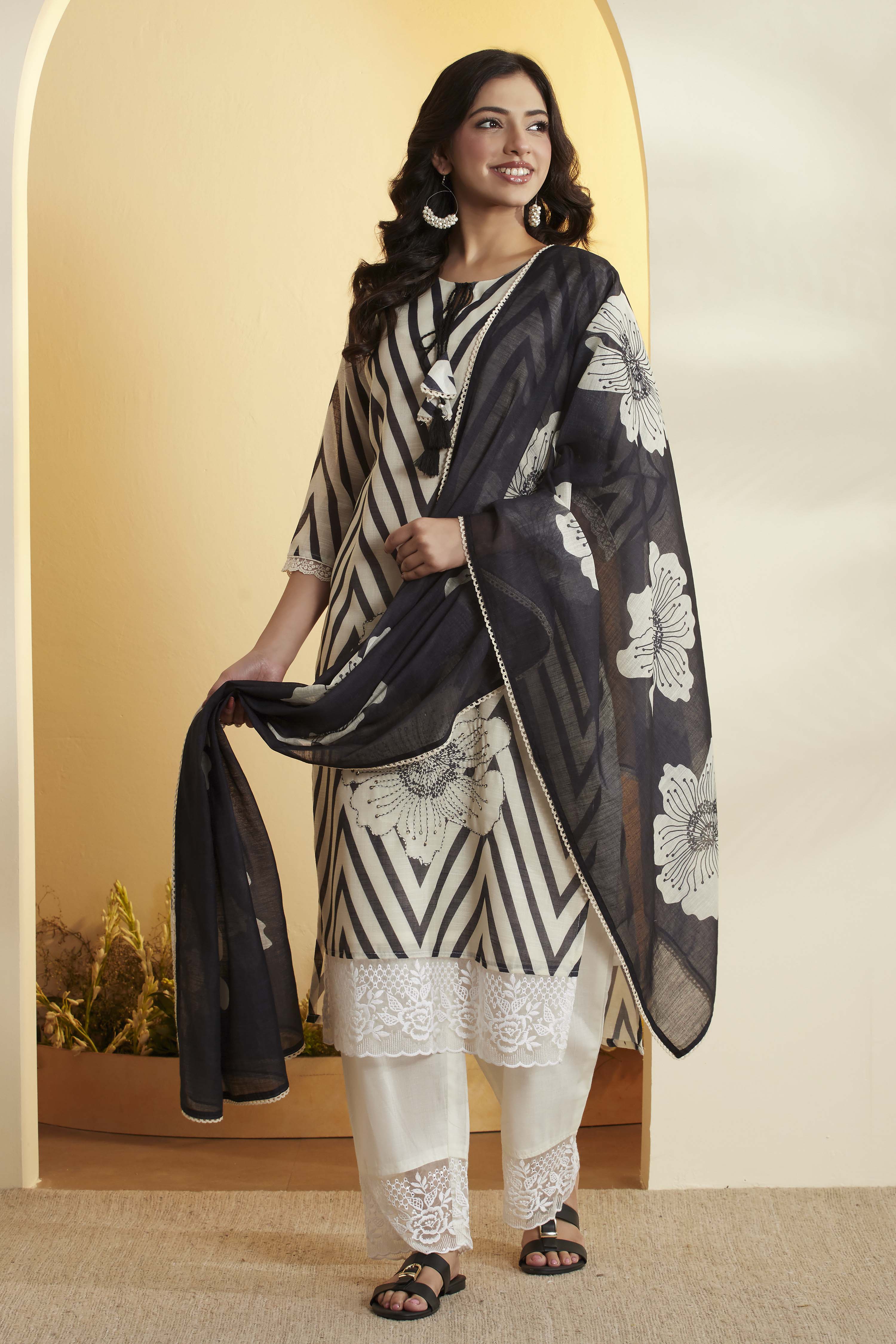 Black & White Printed Cotton Straight Kurta Set image number 6