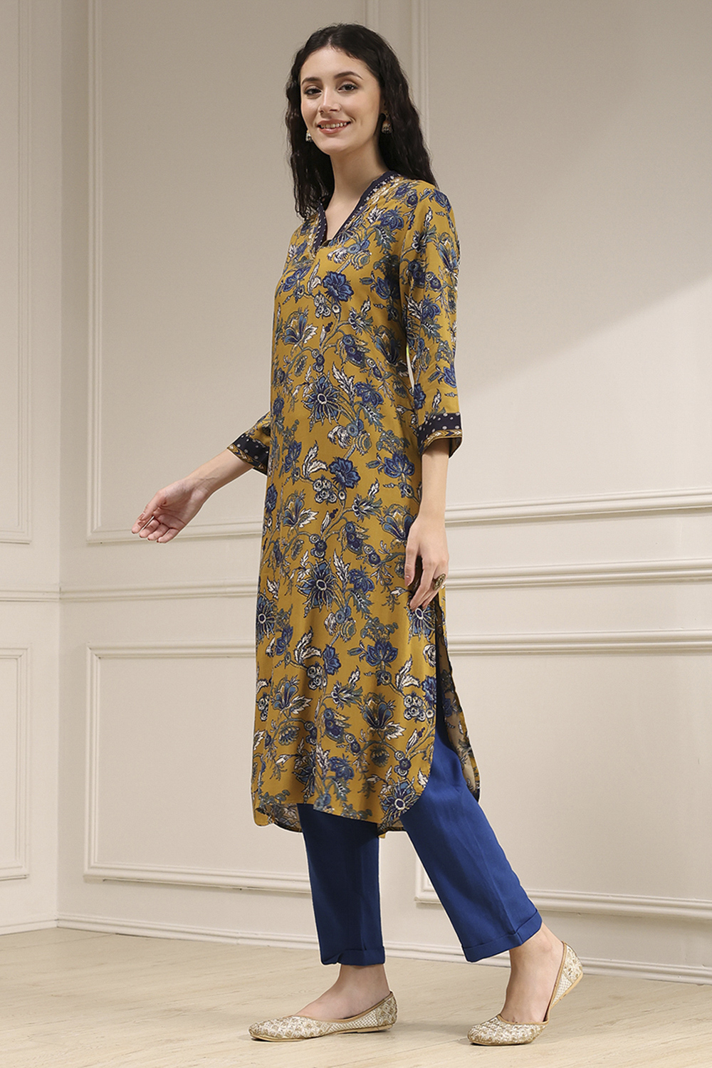 Mustard Yellow Printed Straight Kurta image number 2