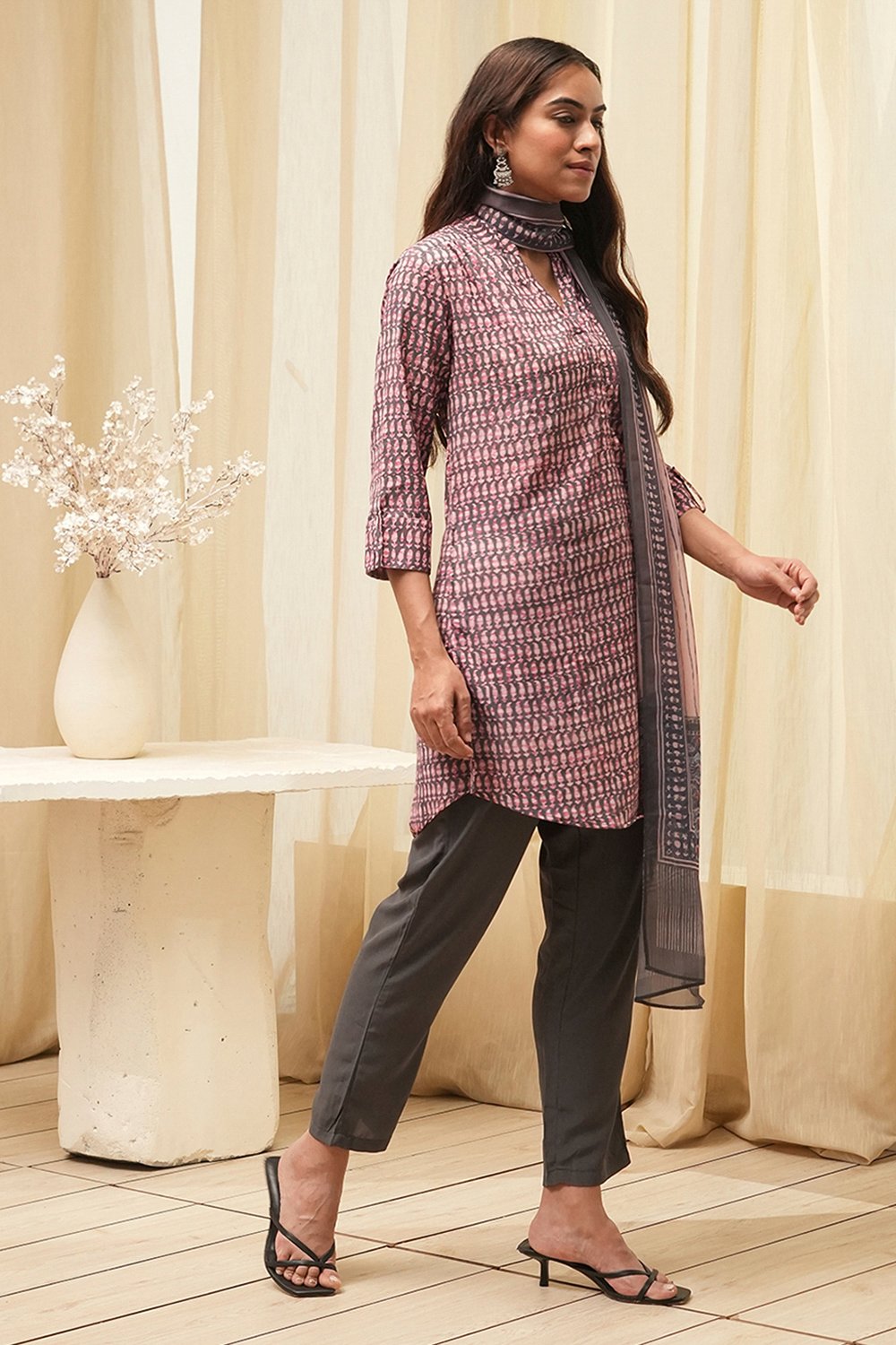 Grey & Pink Art Silk Straight Kurta Pant Suit Set image number 5