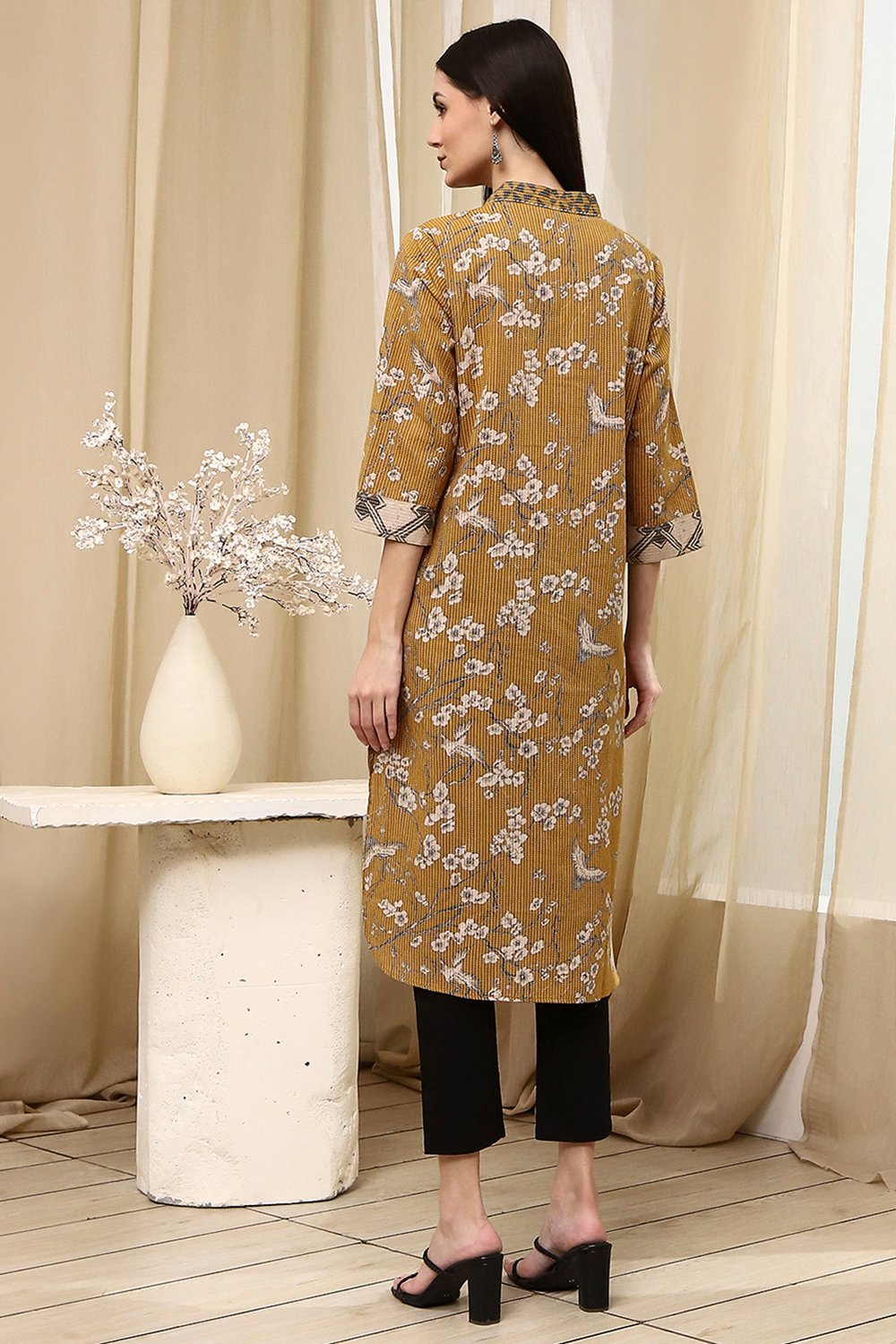 Mustard Yellow Cotton Printed Straight Kurta image number 3