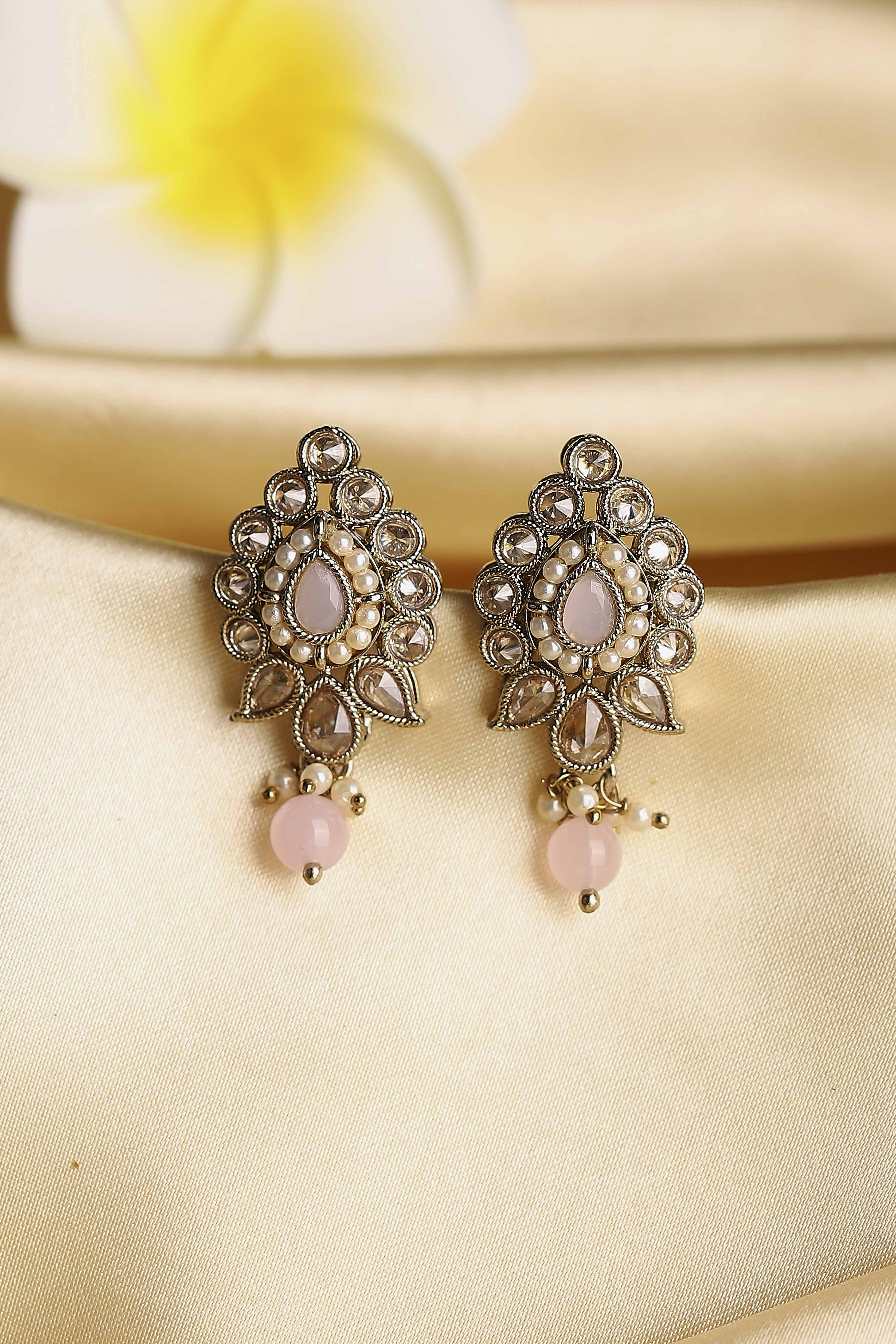 Light Pink Pearl Earrings image number 0
