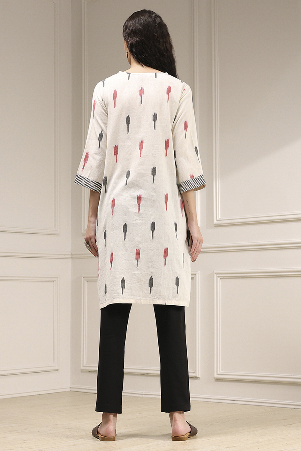 Off-White Cotton Ikat Straight Kurta image number 3