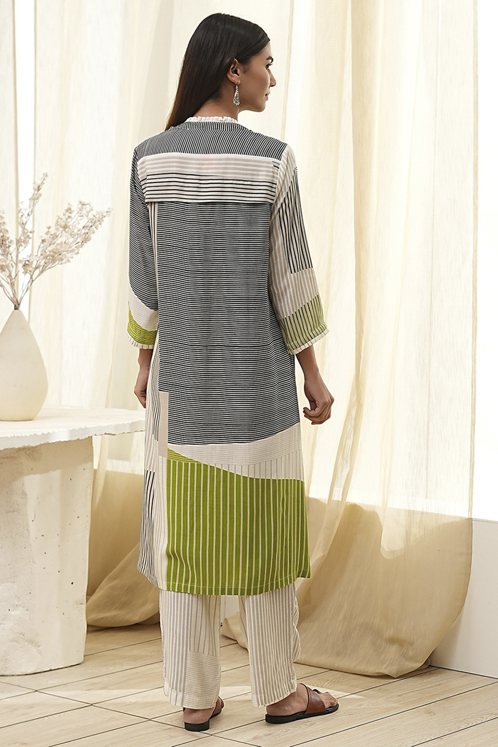 Black and Off-White Straight Printed Kurta Set image number 4
