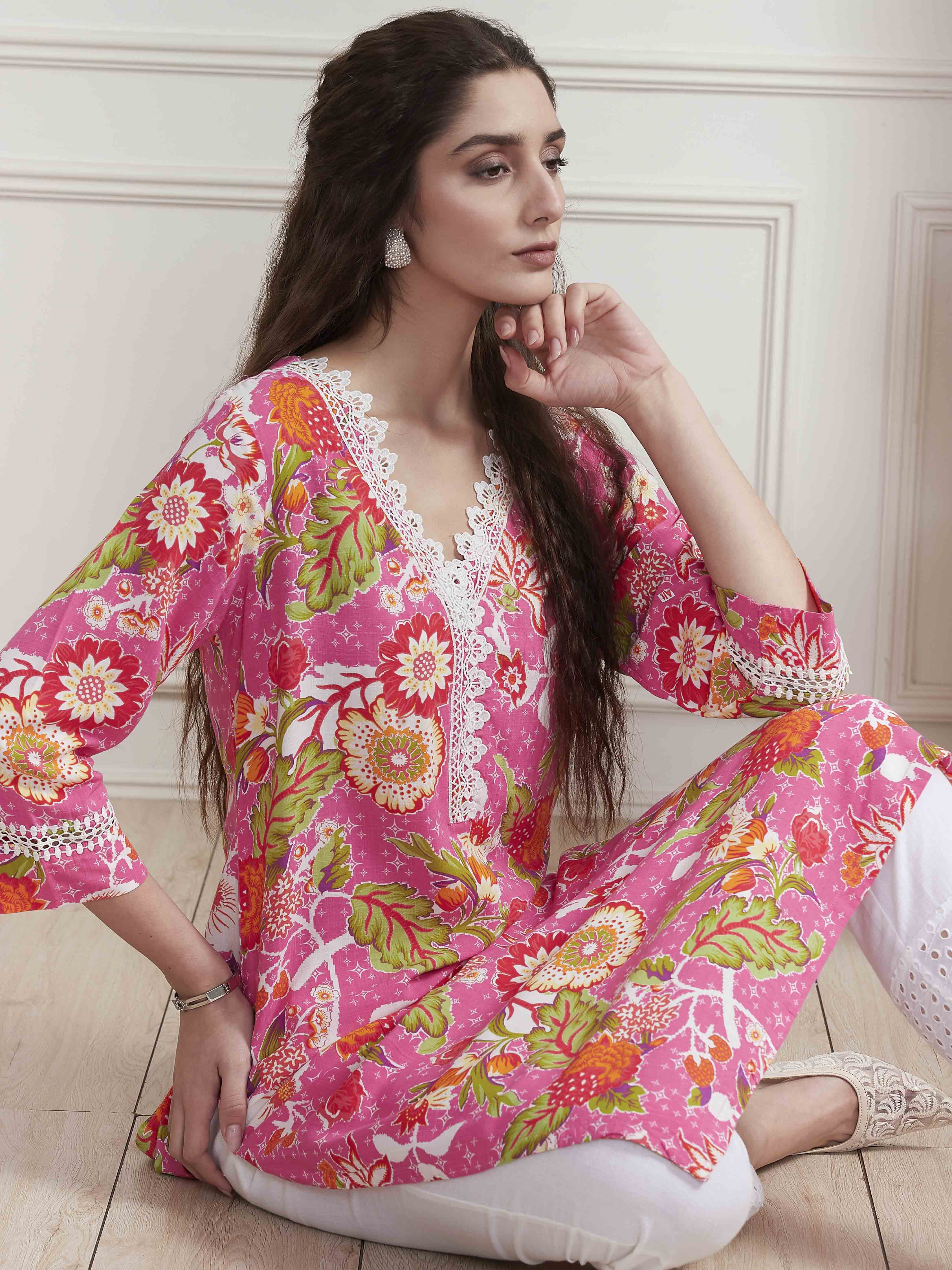 Yellow Floral Printed Straight Kurta image number 6
