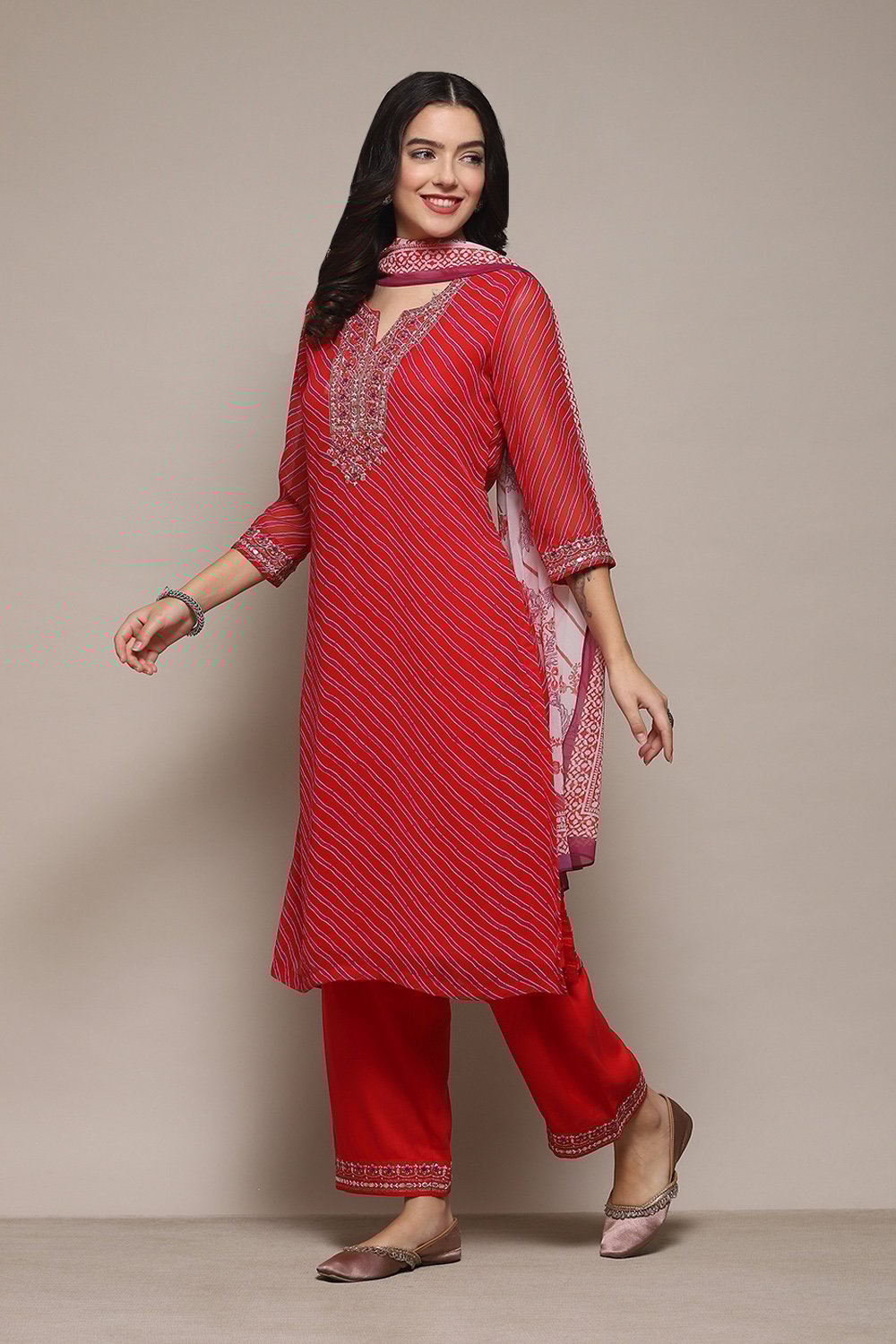 Yellow Viscose Straight Suit set image number 4