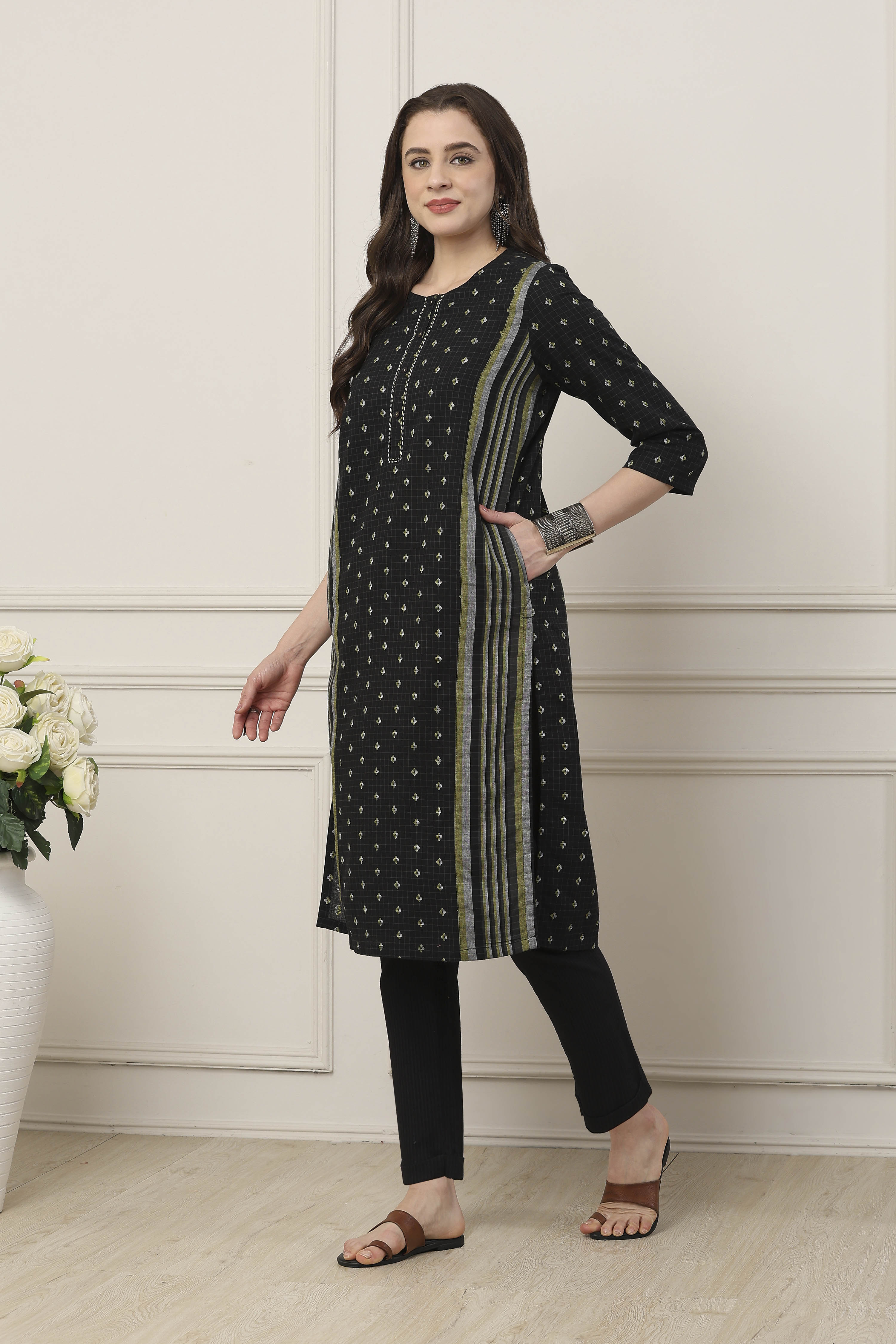 Black Cotton Floral Striped Straight Kurta image number 3