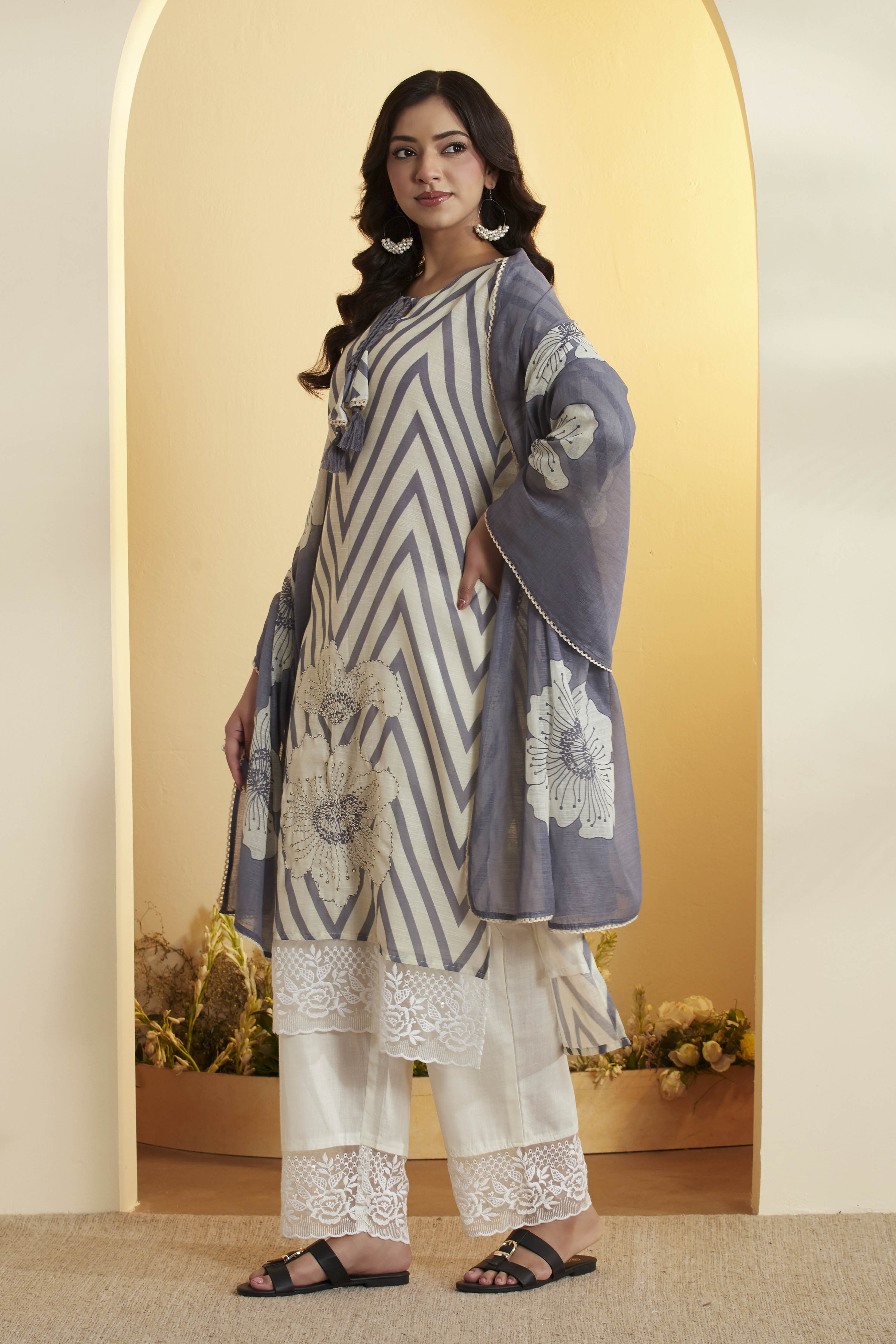 Black & White Printed Cotton Straight Kurta Set image number 3