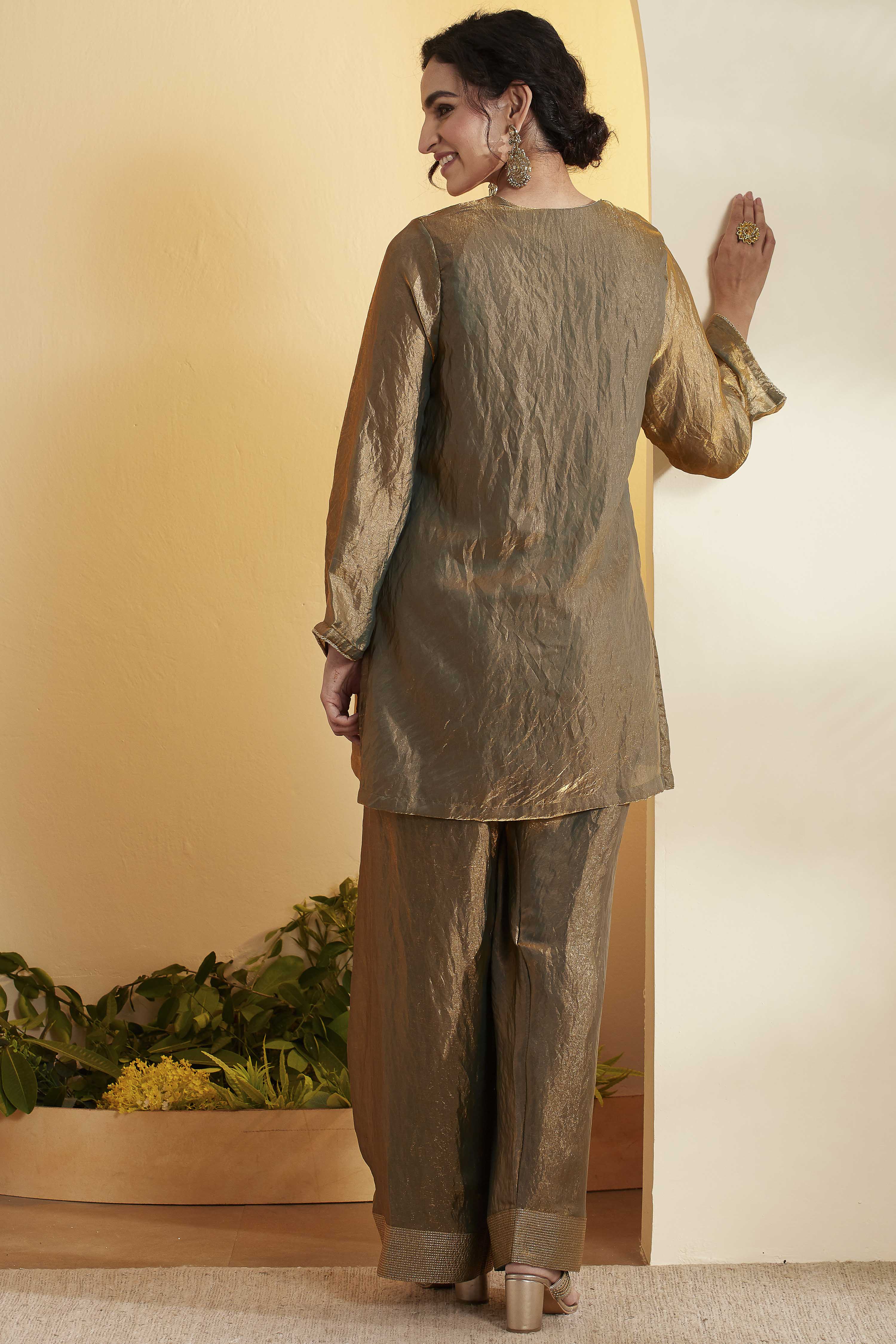 Green Metallic Yoke Design Kurta Set image number 5