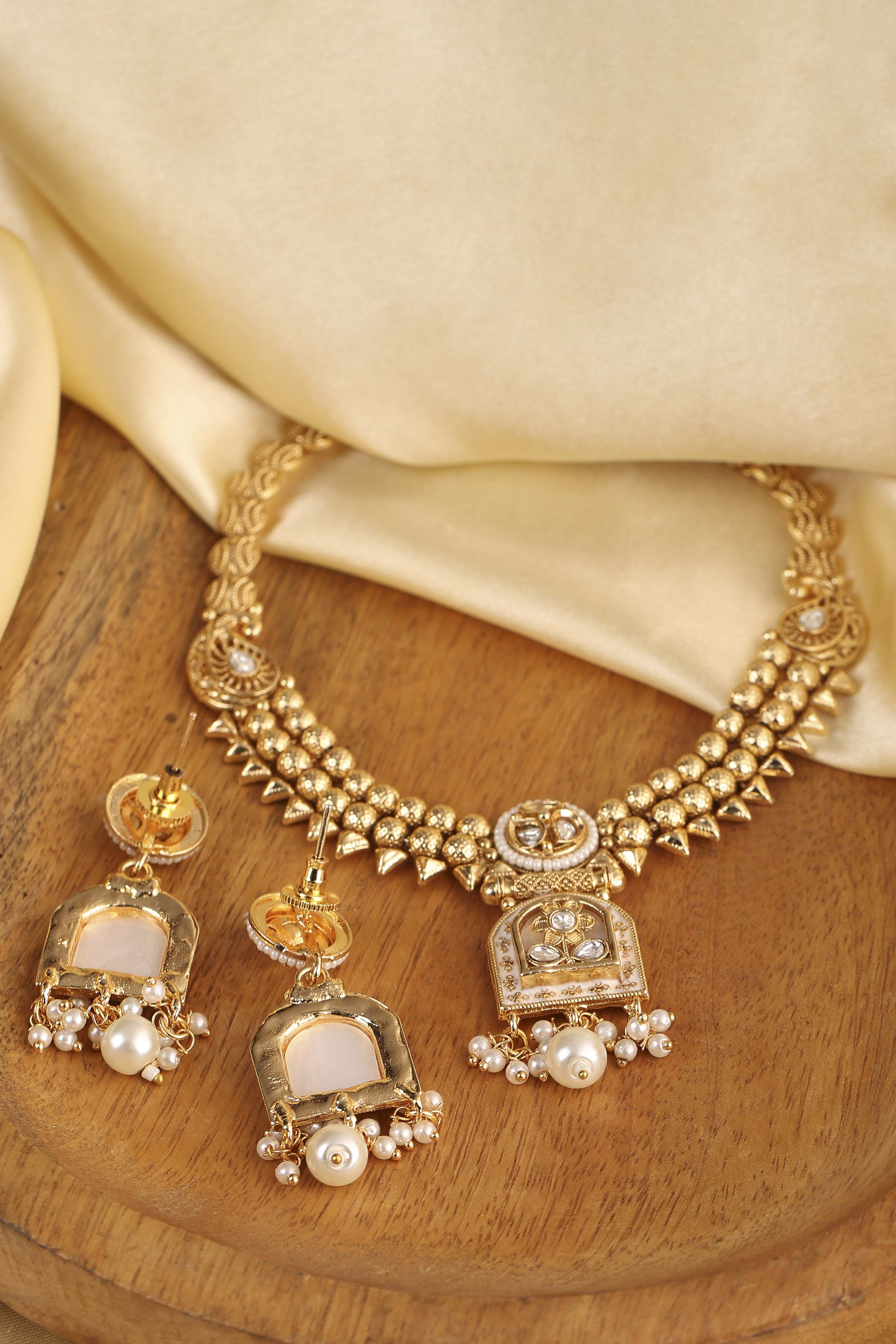 White Alloy Necklace Set image number 2