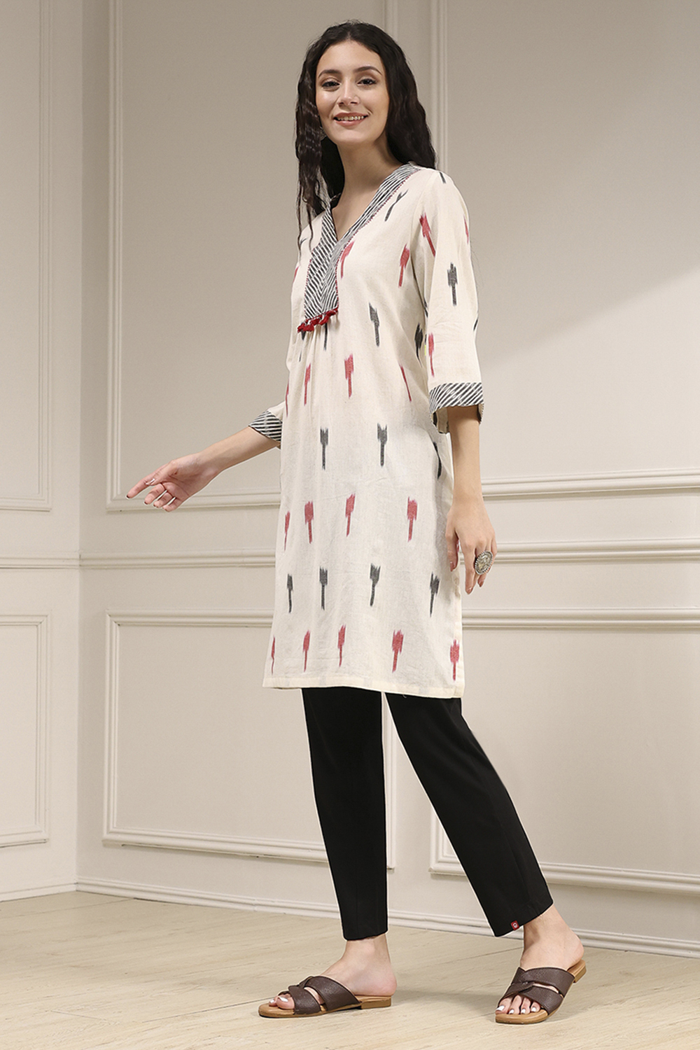 Off-White Cotton Ikat Straight Kurta image number 2