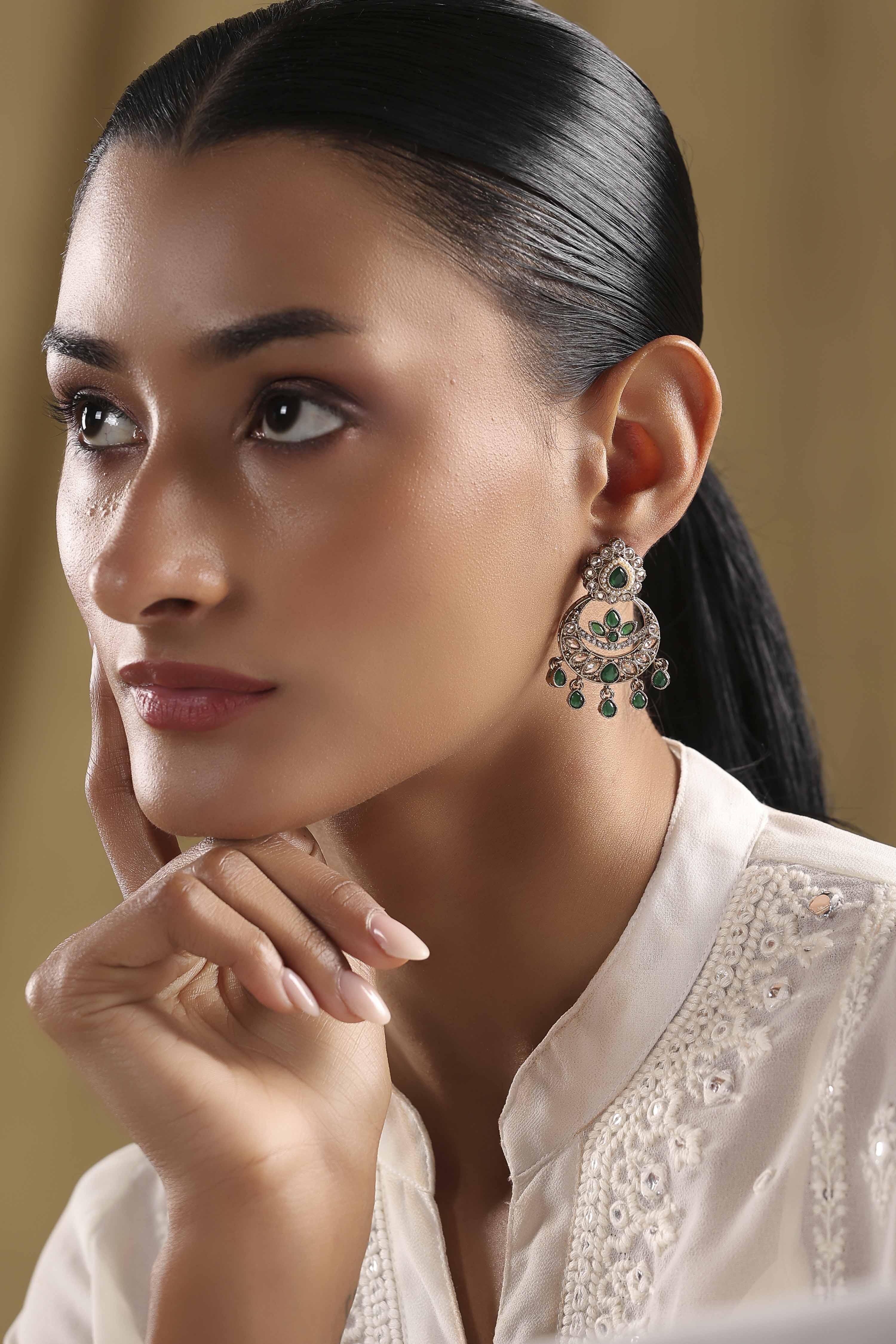Green Pearl Earrings image number 3