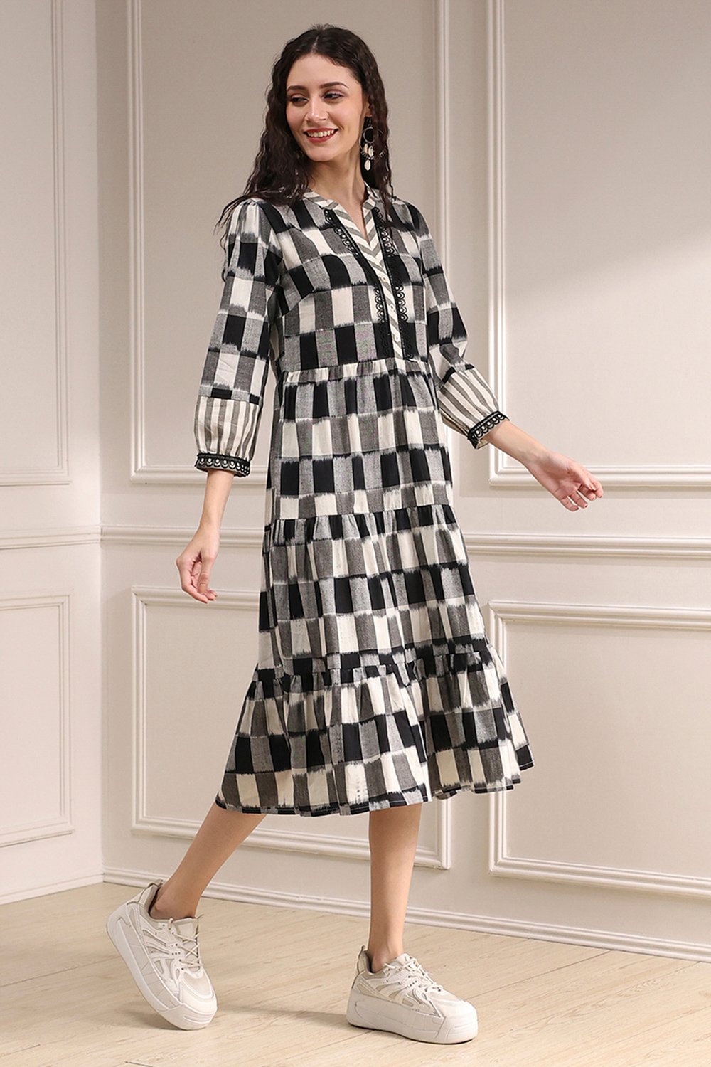 Black and White Cotton Tiered Dress image number 3