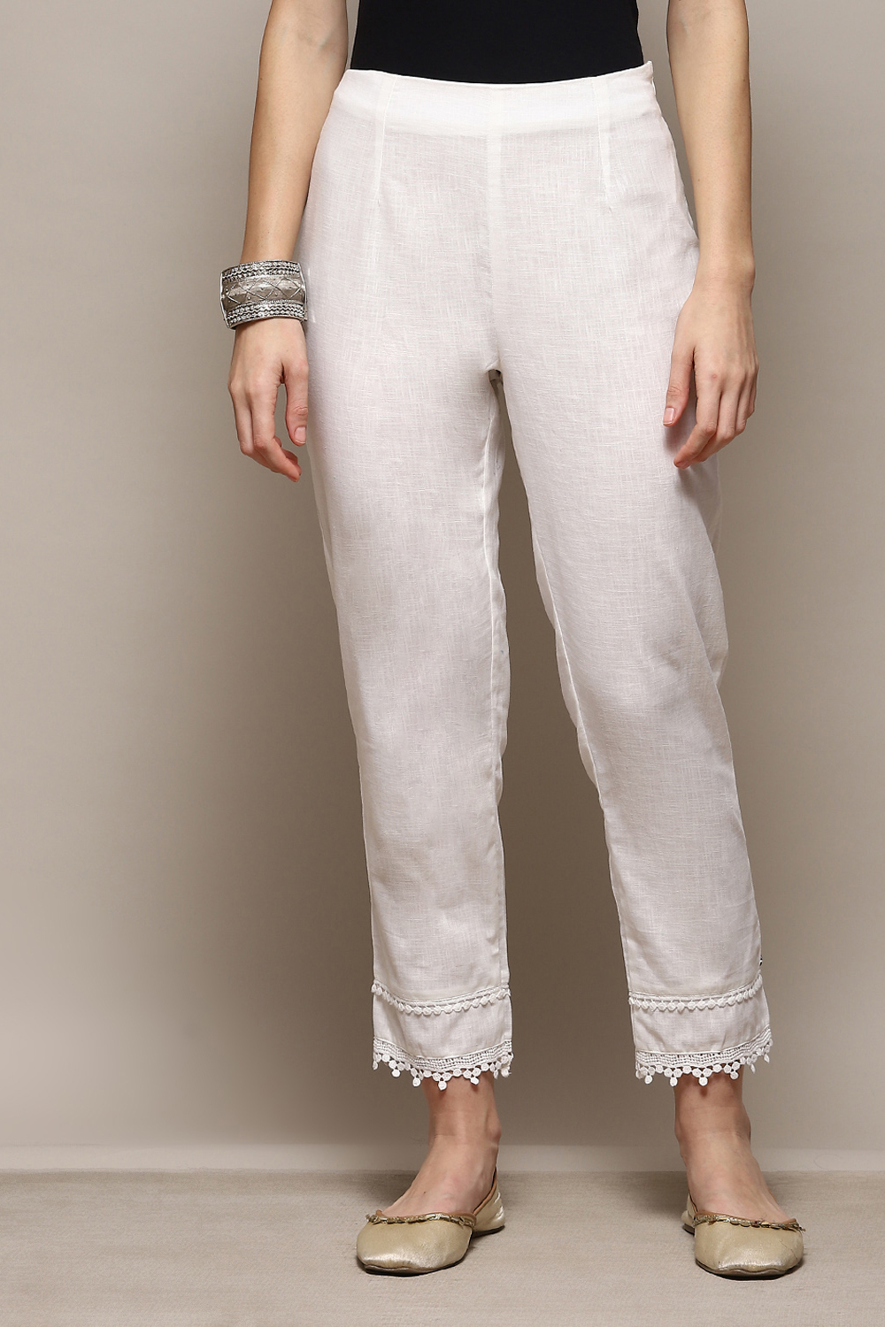 Black Cotton Slim Solid Pants image number 5