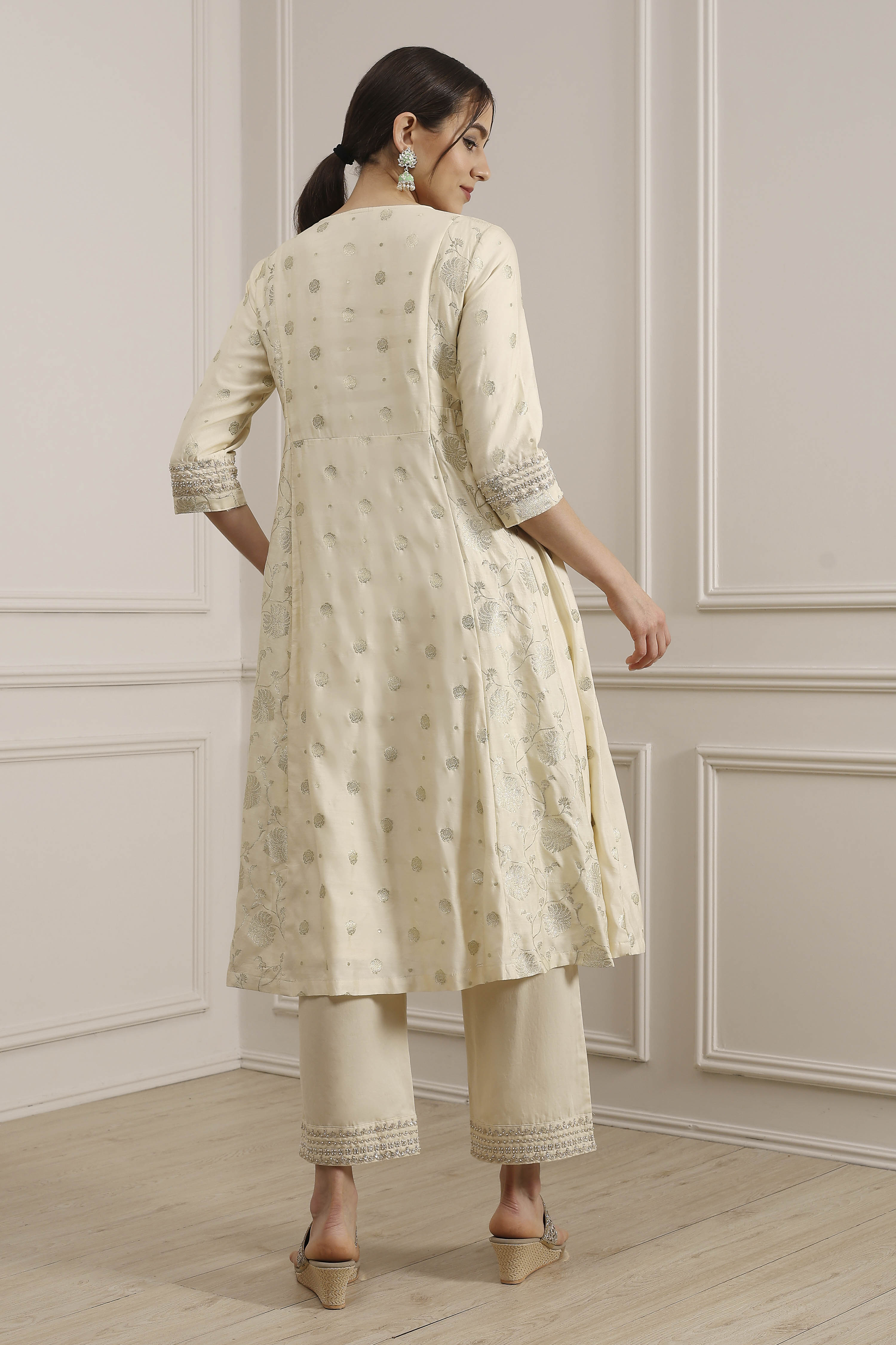 Natural White Silk Straight Yarndyed Suit Set image number 4