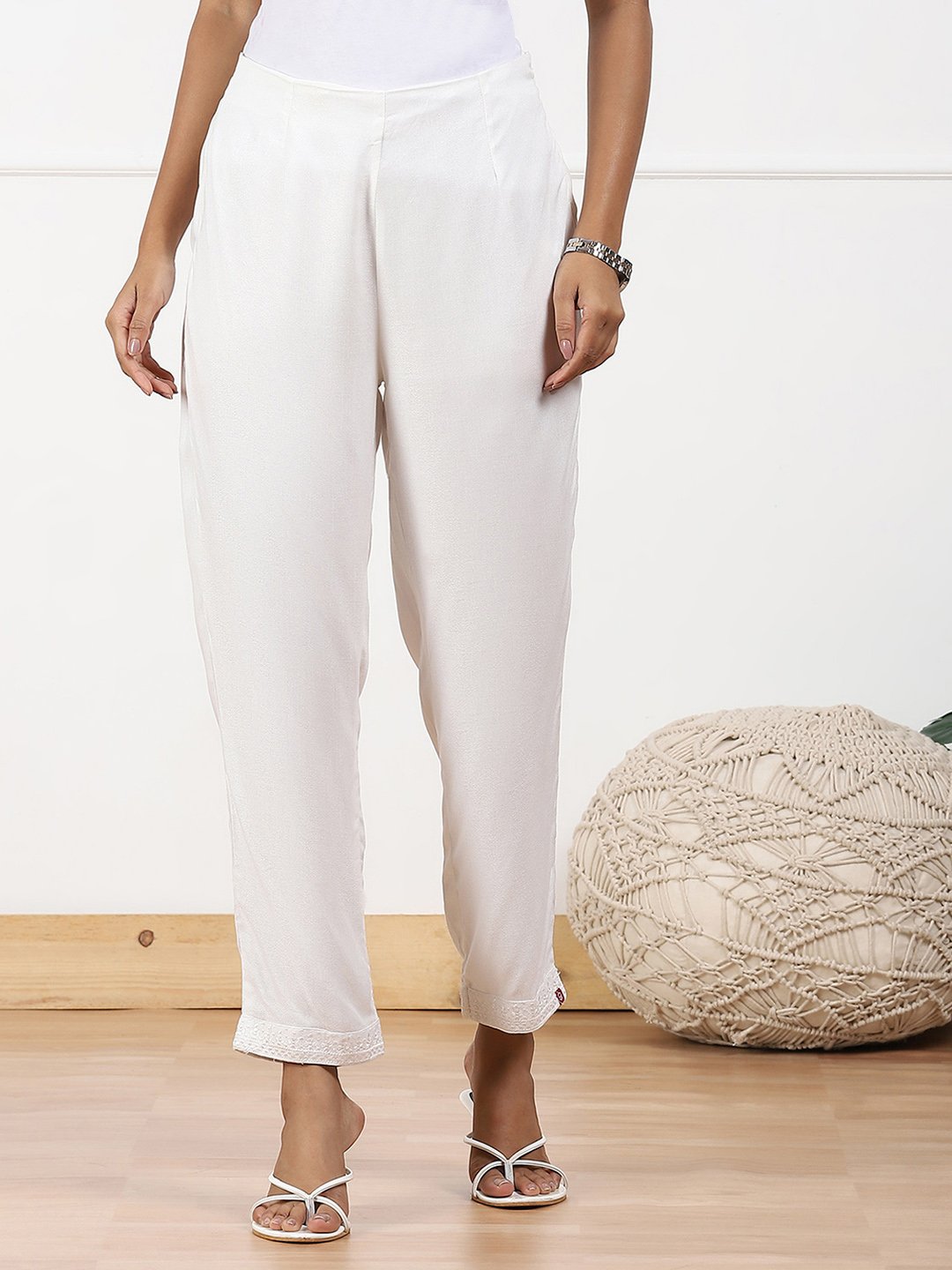 Maroon Viscose Slim Solid Pants image number 4
