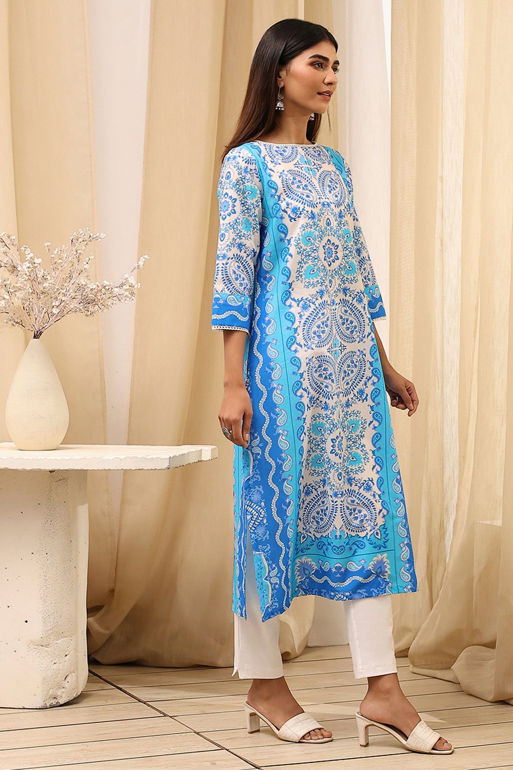 Blue and White Cotton Printed Straight Kurta image number 3