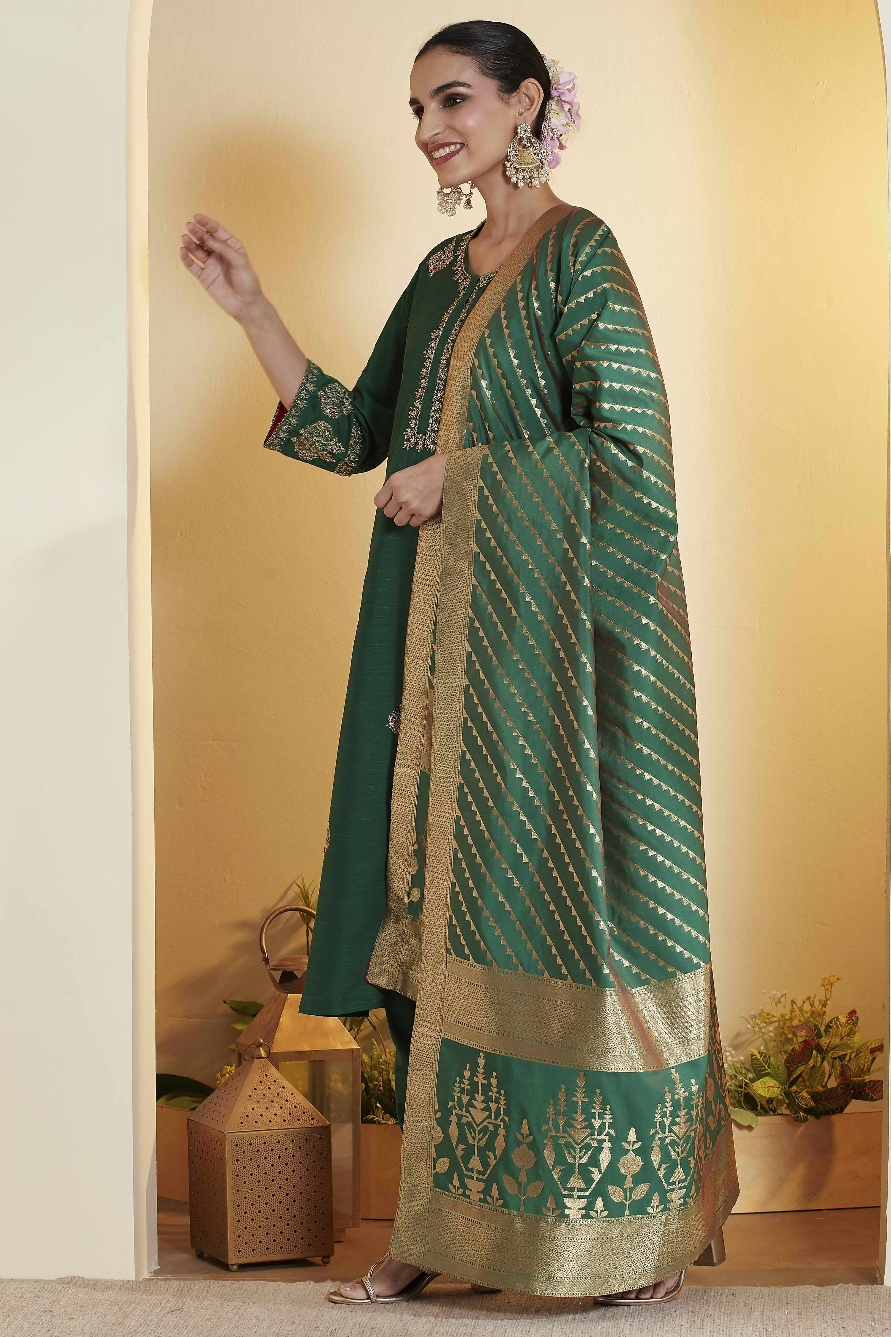 Green Poly Viscose Slub Embroidered Straight Kurta Set image number 4