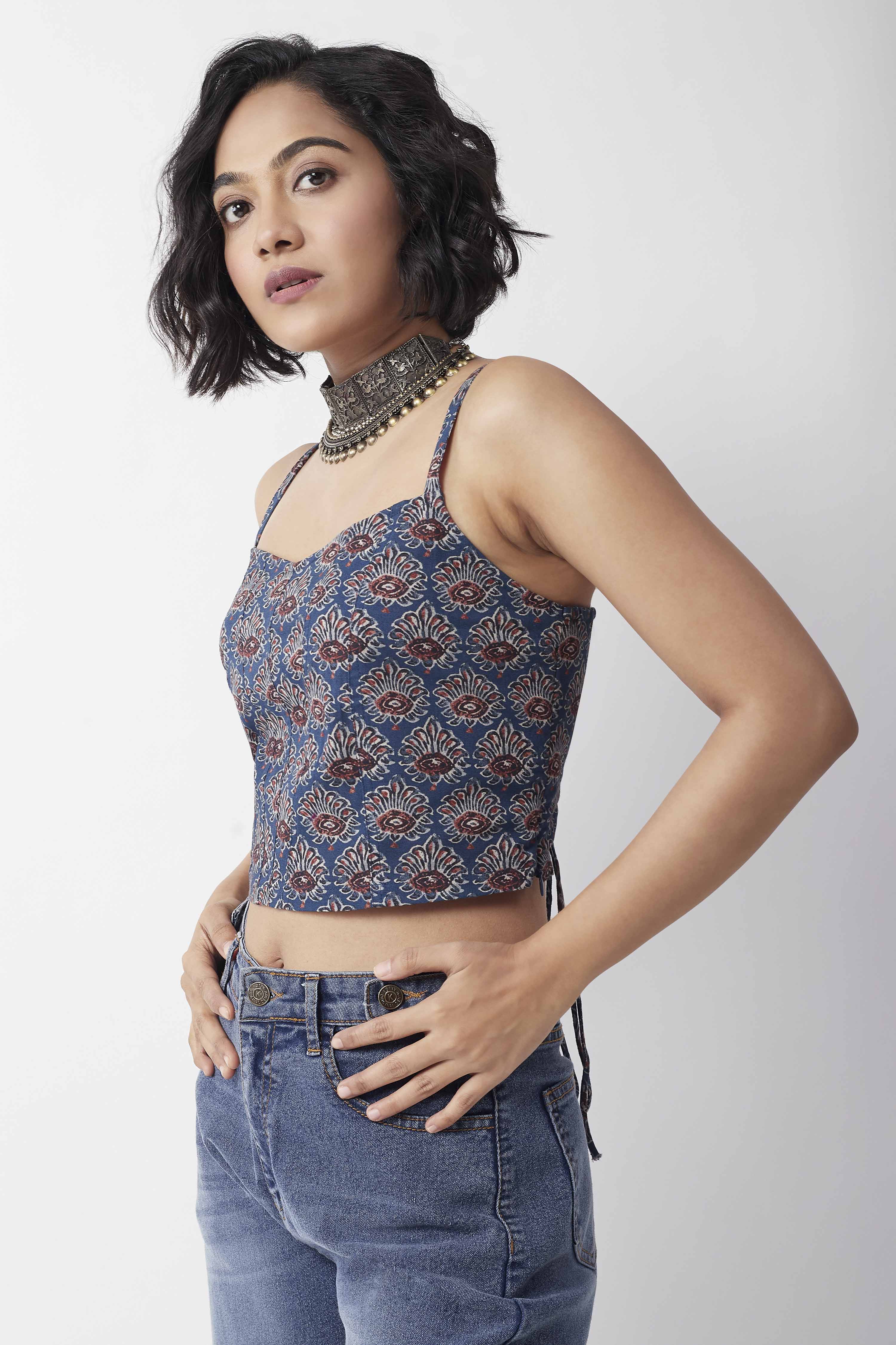 Navy Blue Cotton Floral Printed Fitted Crop Top image number 3
