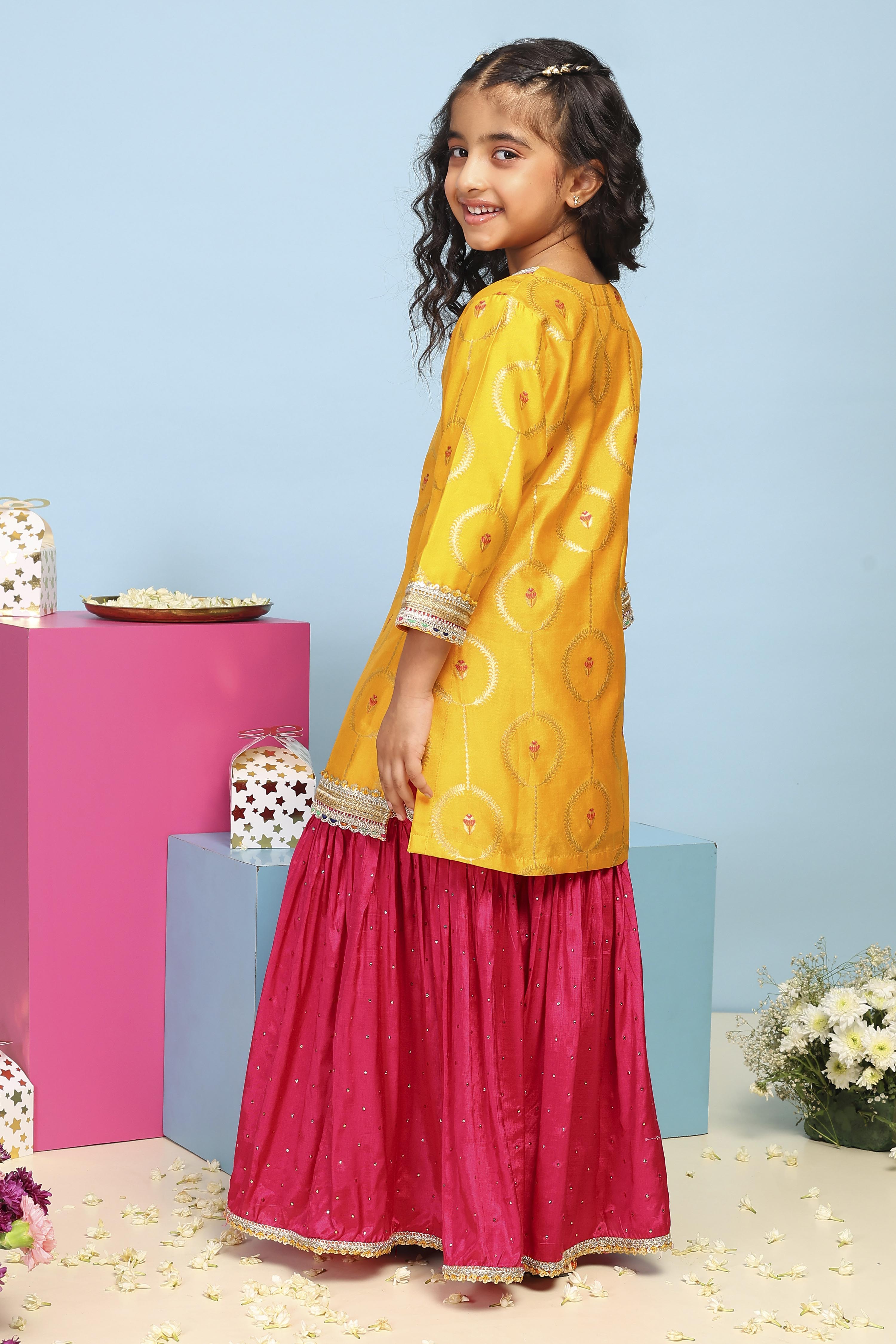 Yellow Polyester Straight Suit Set image number 4