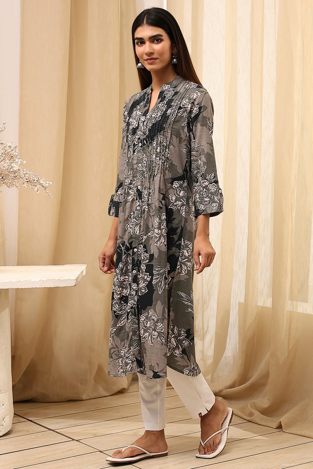 Blue Floral Printed Straight Kurta image number 2