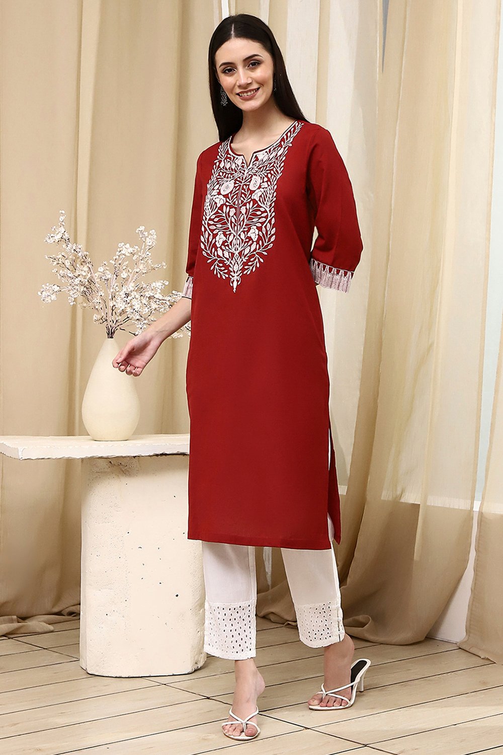 Maroon Cotton Dyed Straight Kurta image number 2